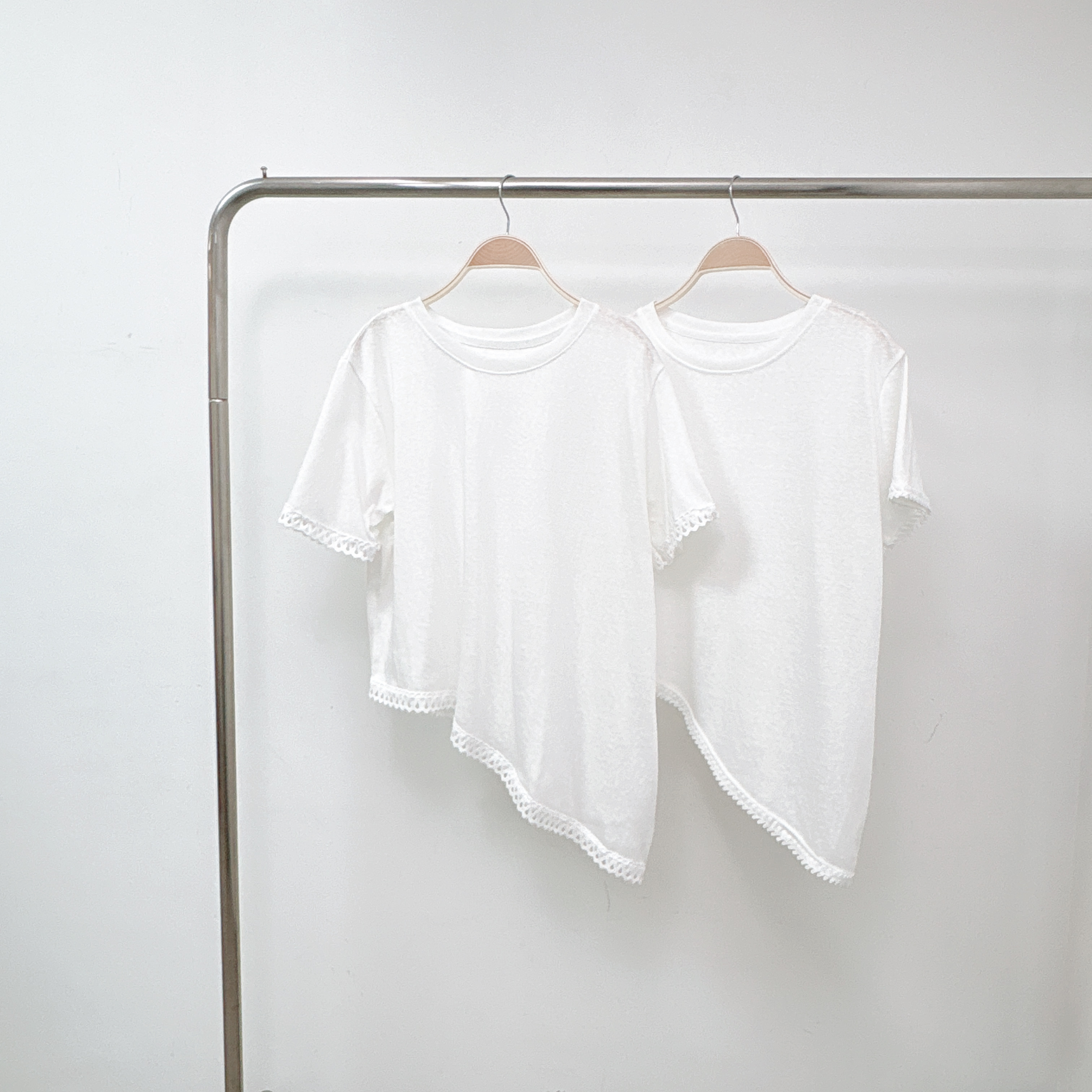 【預訂】白色拼邊斜腳彈性雪花彈棉TOP (S32-S33)