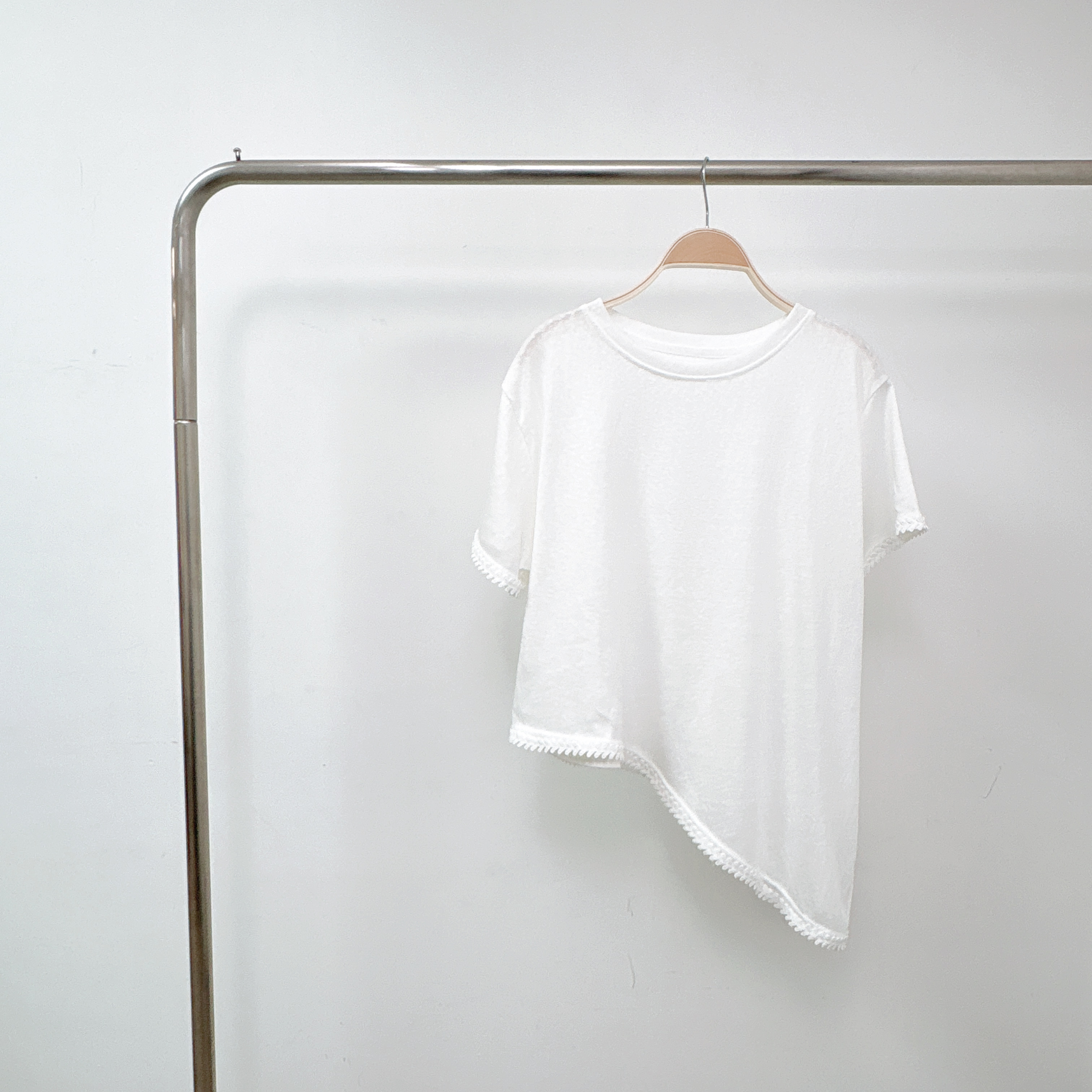 【預訂】白色拼邊斜腳彈性雪花彈棉TOP (S32-S33)