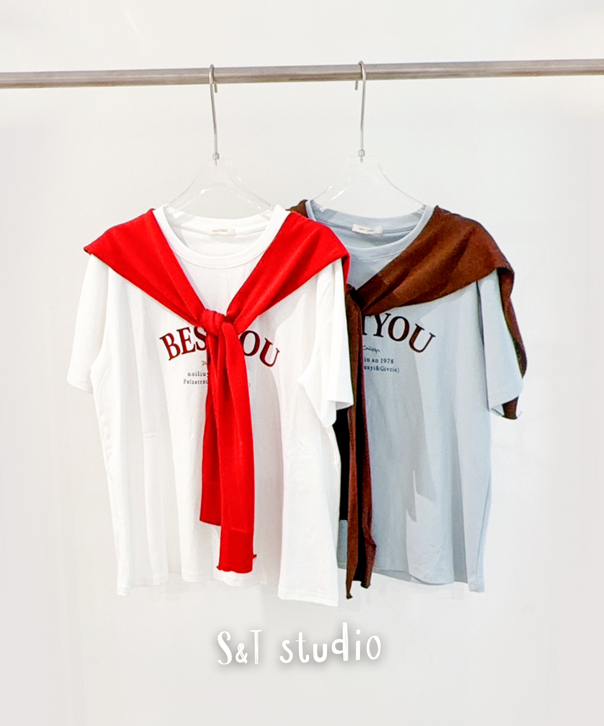 1+1 撞色披肩英文字母Tee  (兩色)