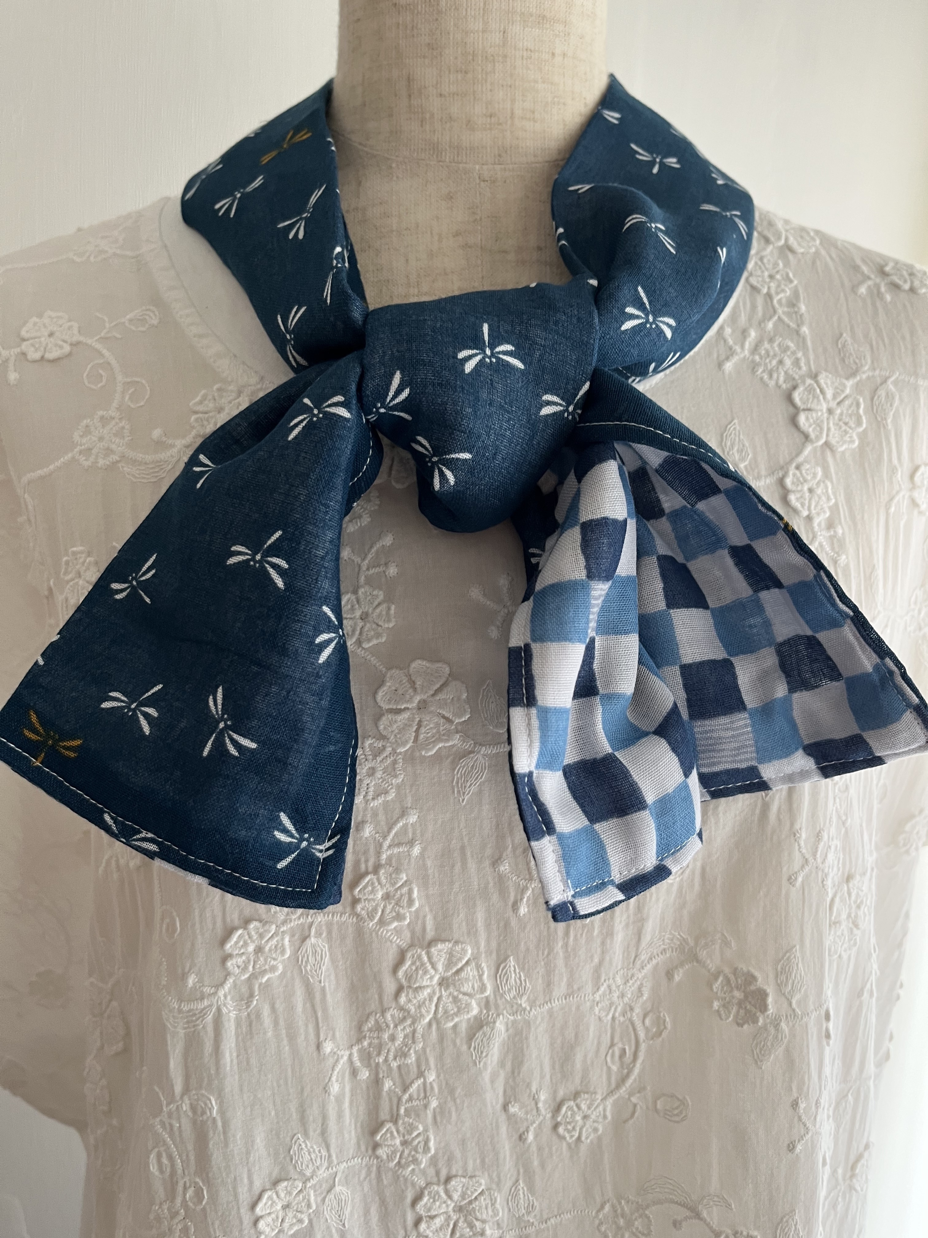 日本製藍色拼格仔圍巾