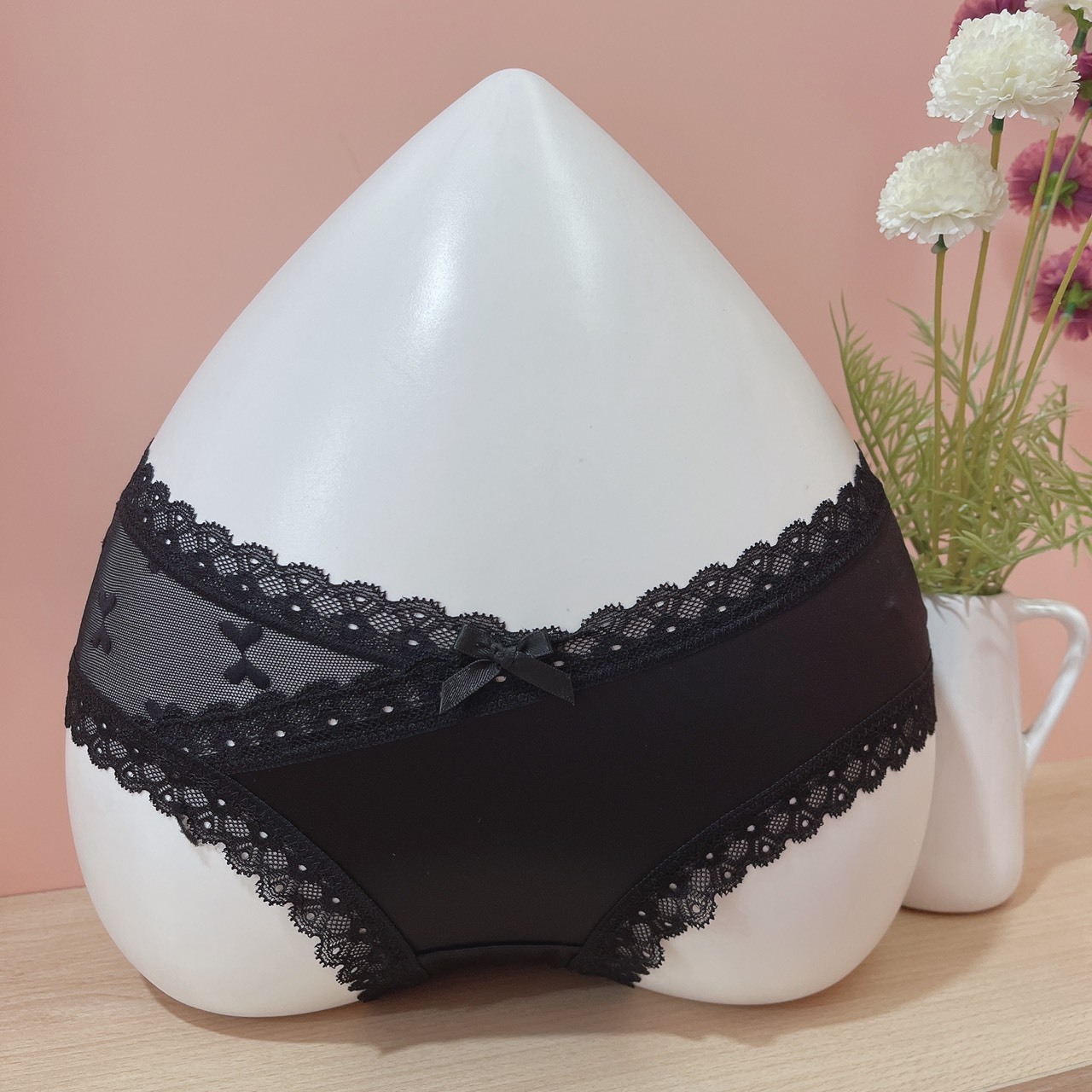 高顏值緞面內褲