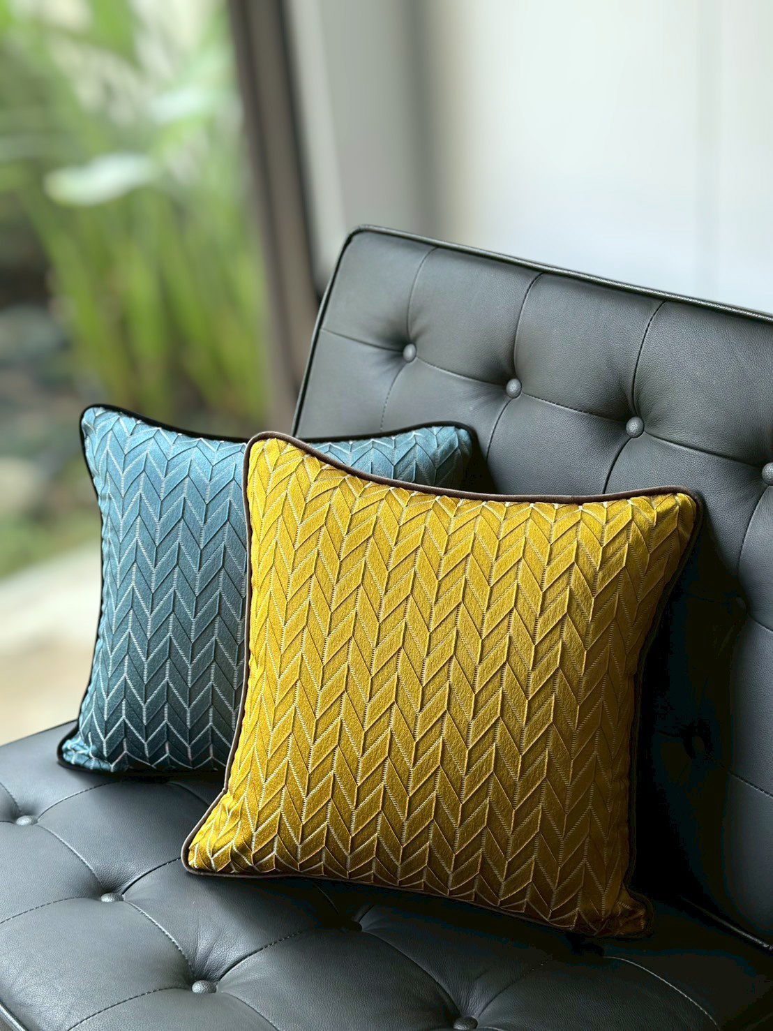 百箭旌旗抱枕 灰藍/黃銅