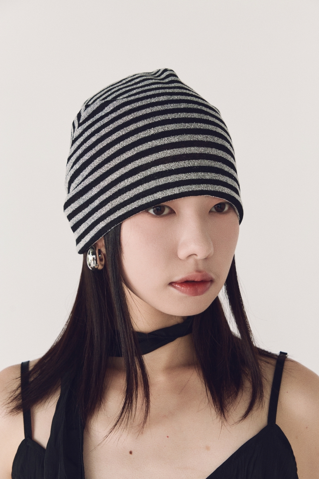 顯臉小條紋針織冷帽-黑