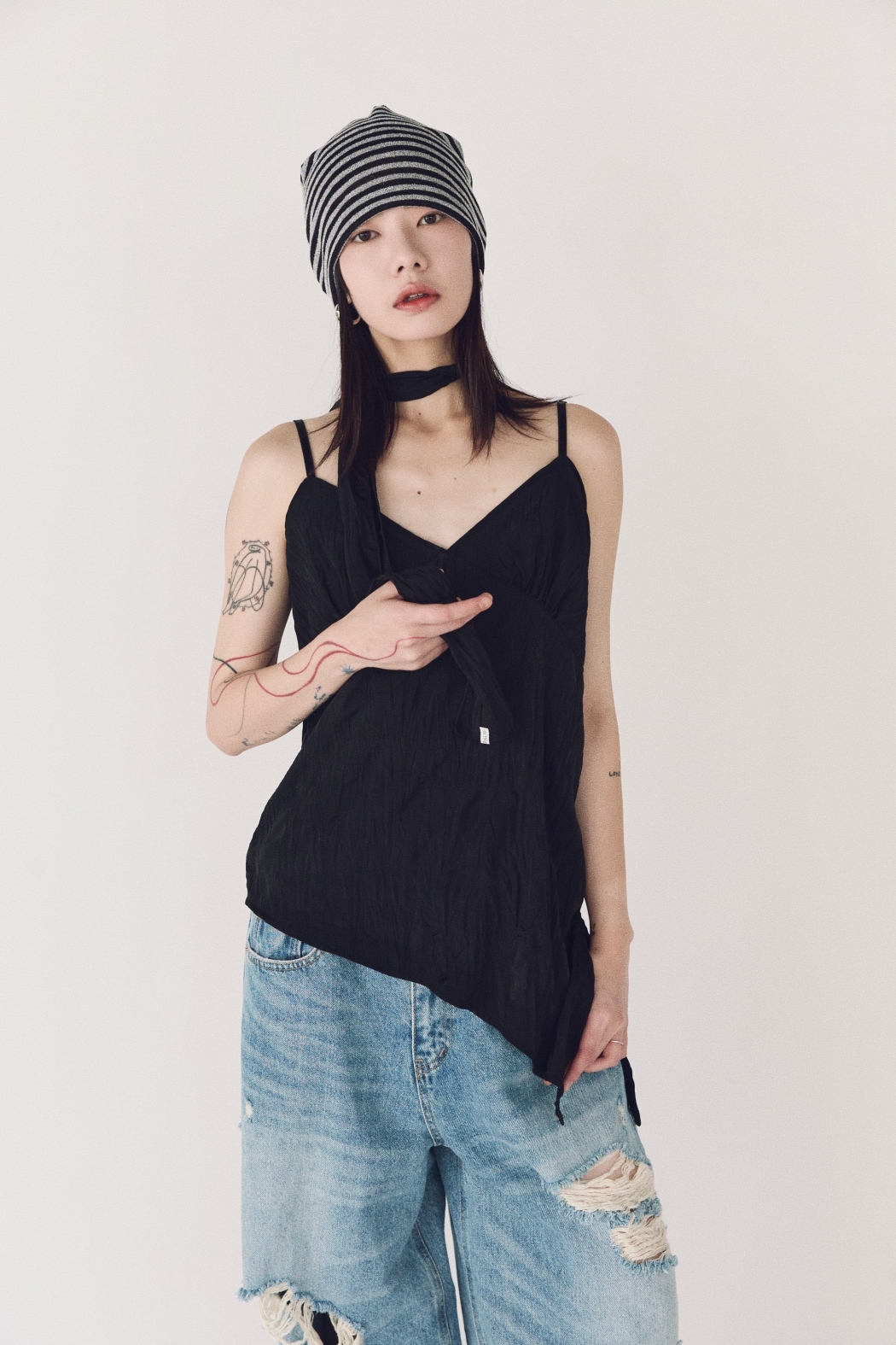 斜切皺感背心 含圍脖