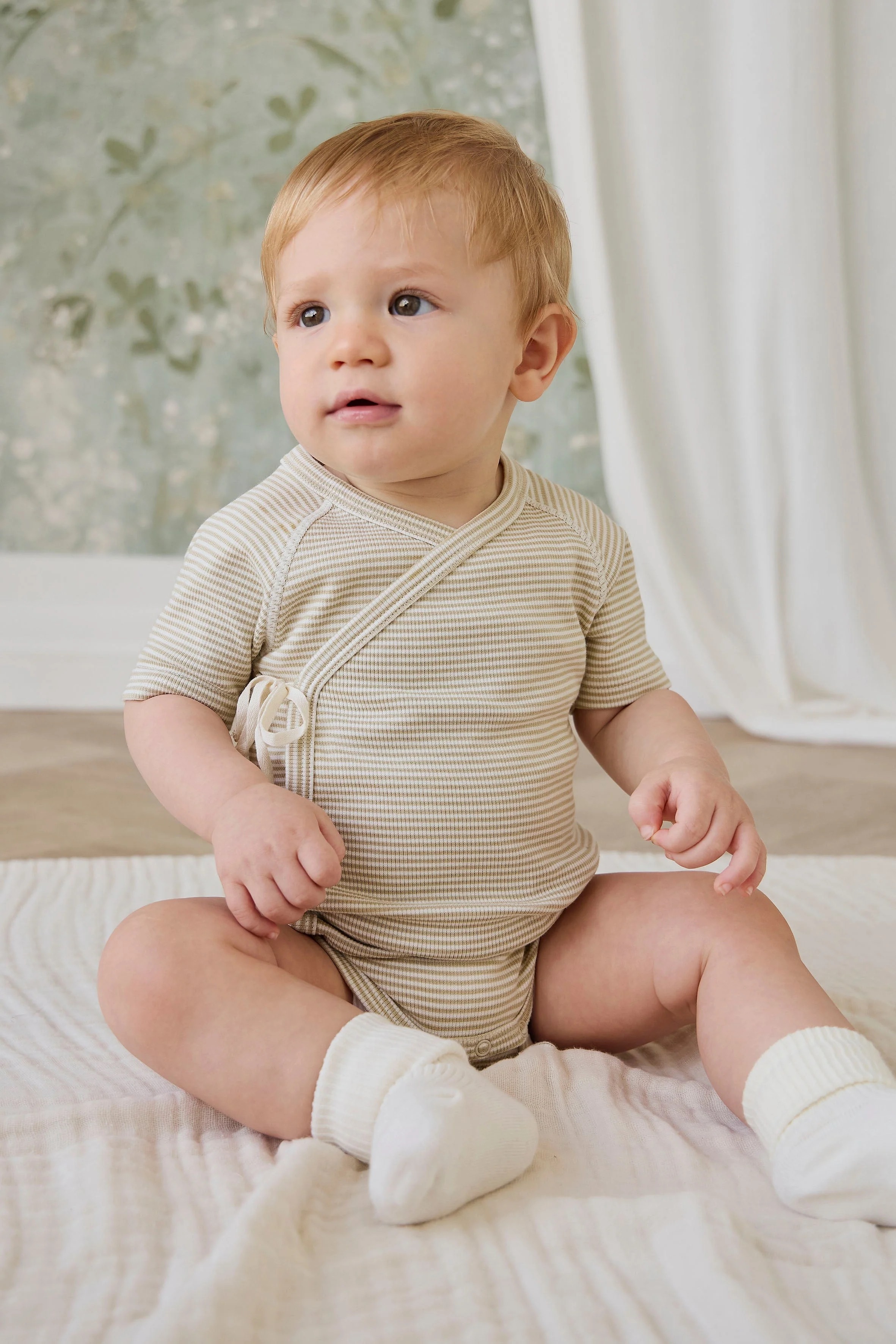 【預購】JAMIE KAY -Organic Cotton Fine Rib Micah Wrap Short Sleeve playsuit-Petite Stripe Hay（Cloud)