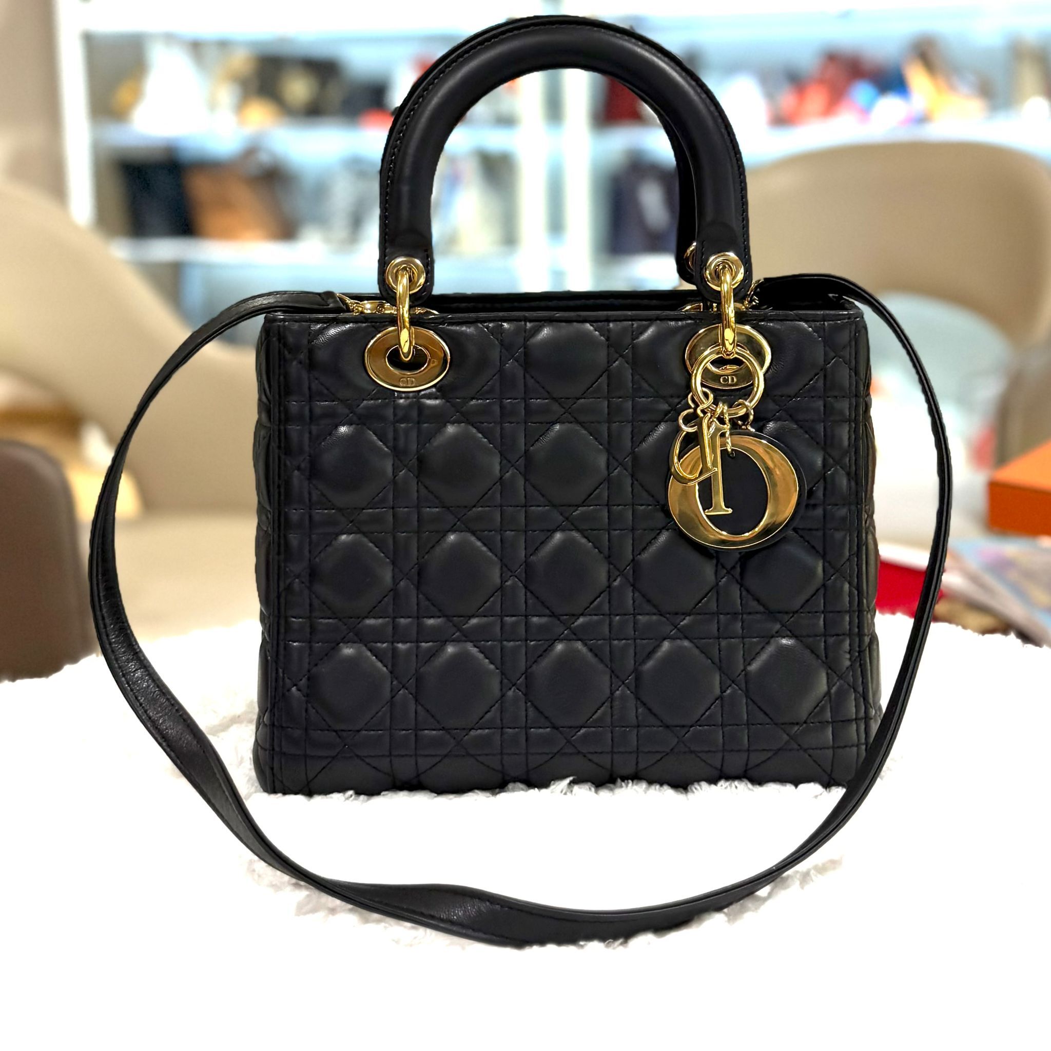 99%NEW二手DIOR LADY 黑色羊皮,五格中碼 Christian Dior Lady Dior Medium Black  #香榭站正品
