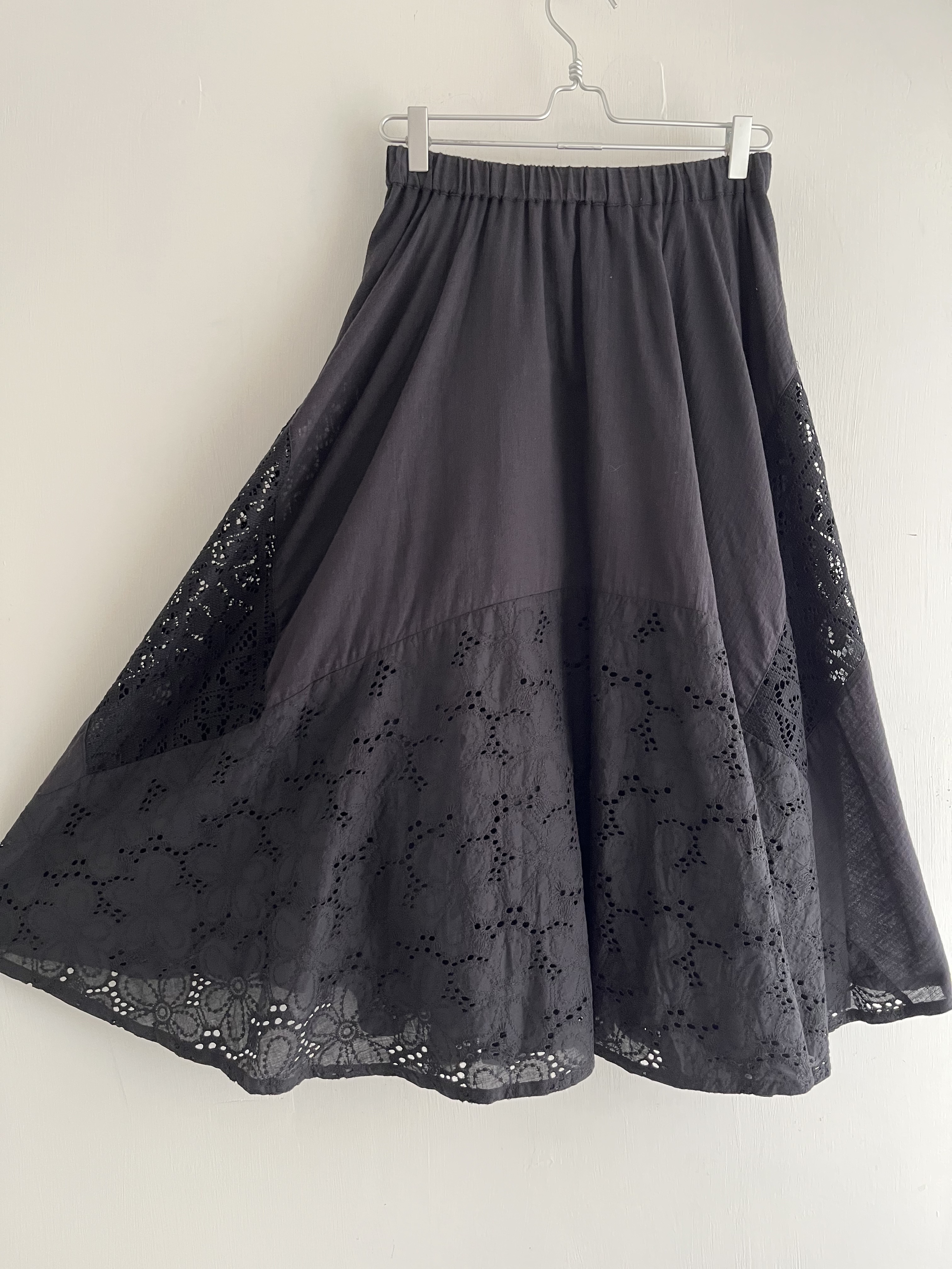 YUTA & YUTI黑色刺繡鈎花拼布裙