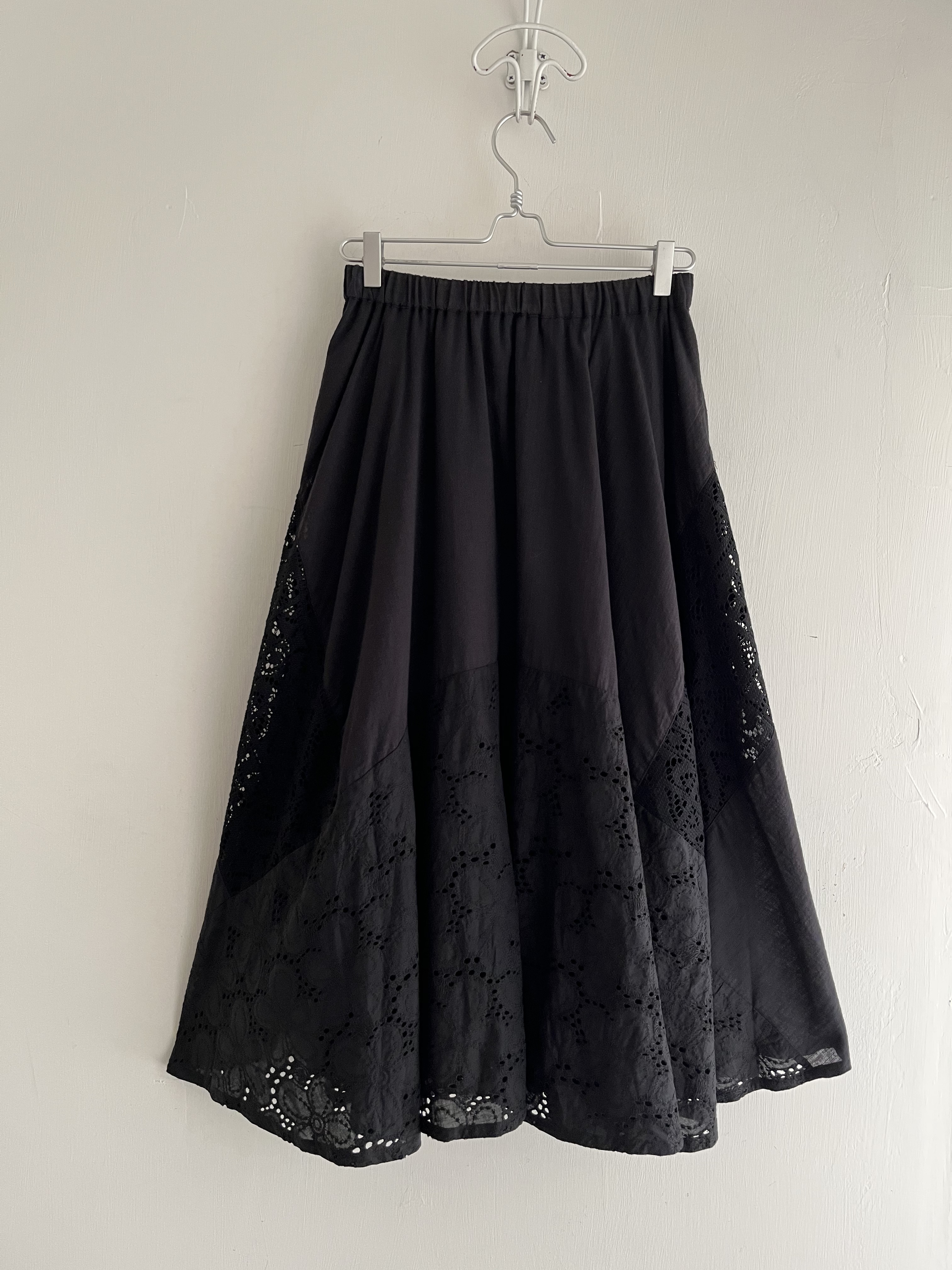 YUTA & YUTI黑色刺繡鈎花拼布裙