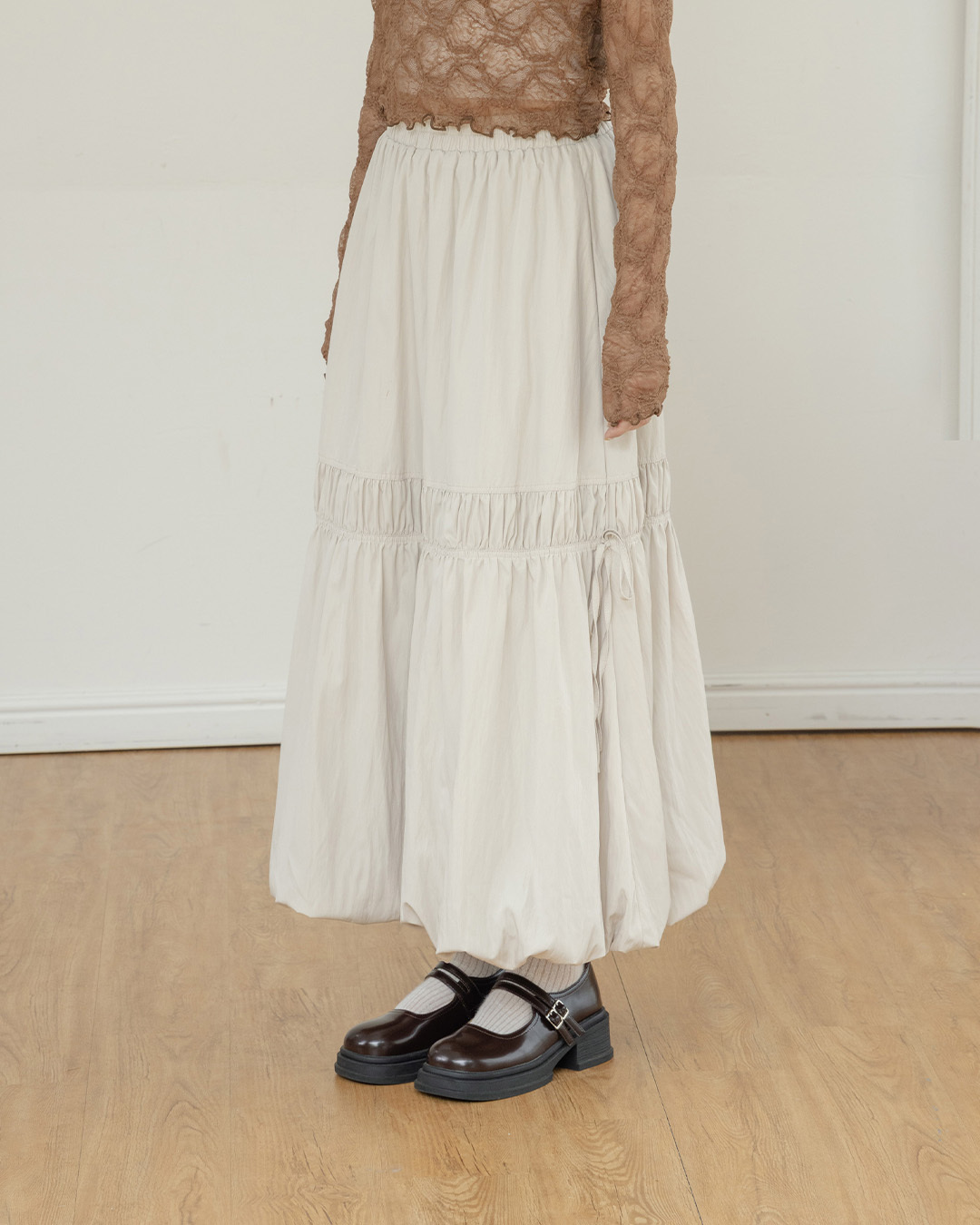 Ruffled and trimmed design, tied-up balloon maxi dress, available in two colors.【03021764】in stock+pre-order