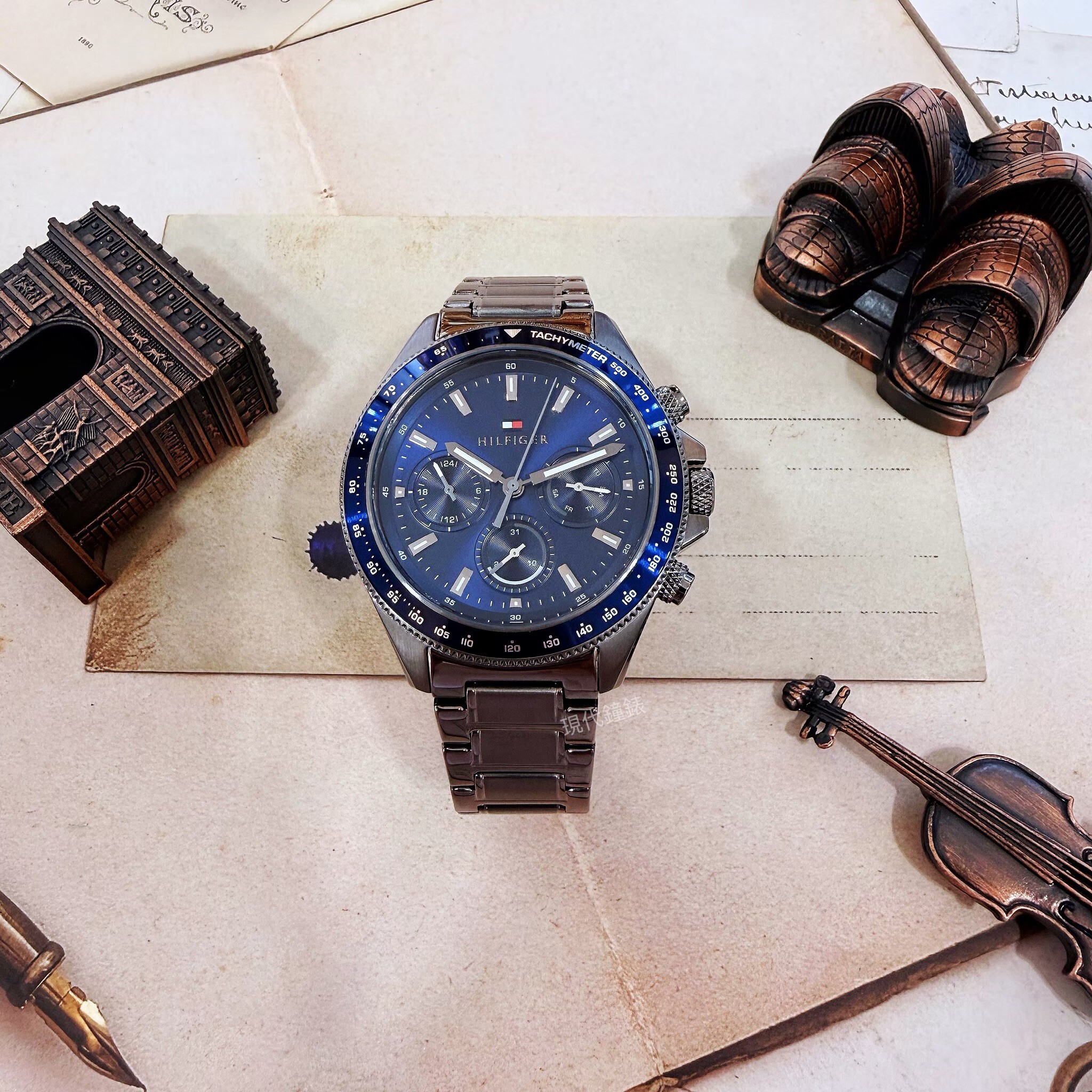 【Tommy Hilfiger】鎗色殼深藍面三眼不鏽鋼腕錶1710707 44mm 現代鐘錶