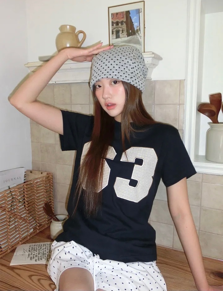 【15.4 完額外95折優惠！首批優惠價預訂】韓國格紋數字63 TEE（4色）