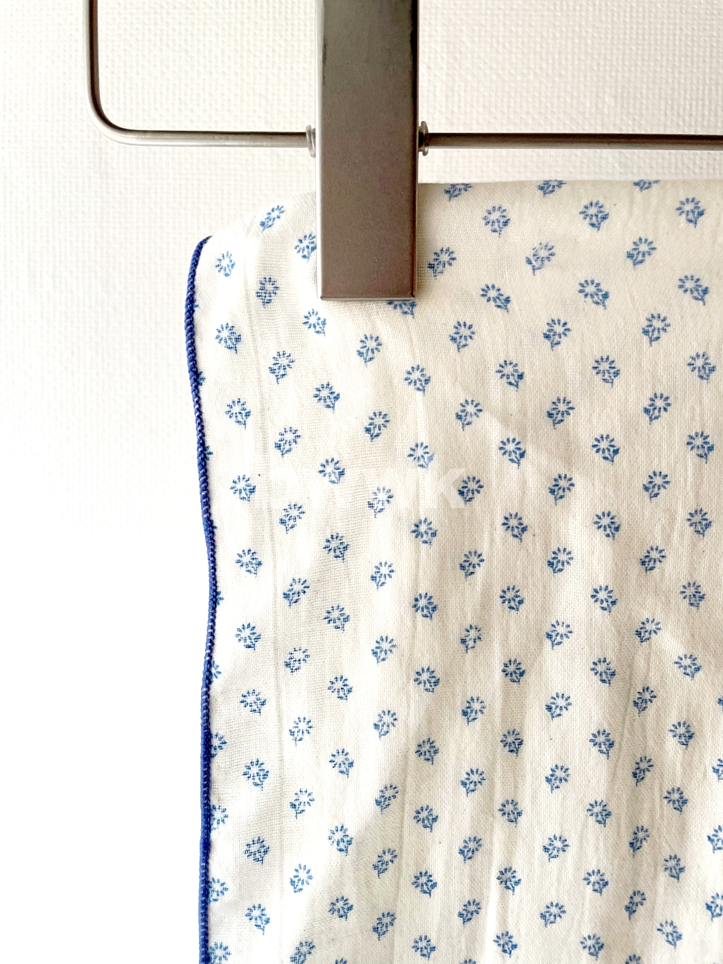 小花木耳邊三角巾-白