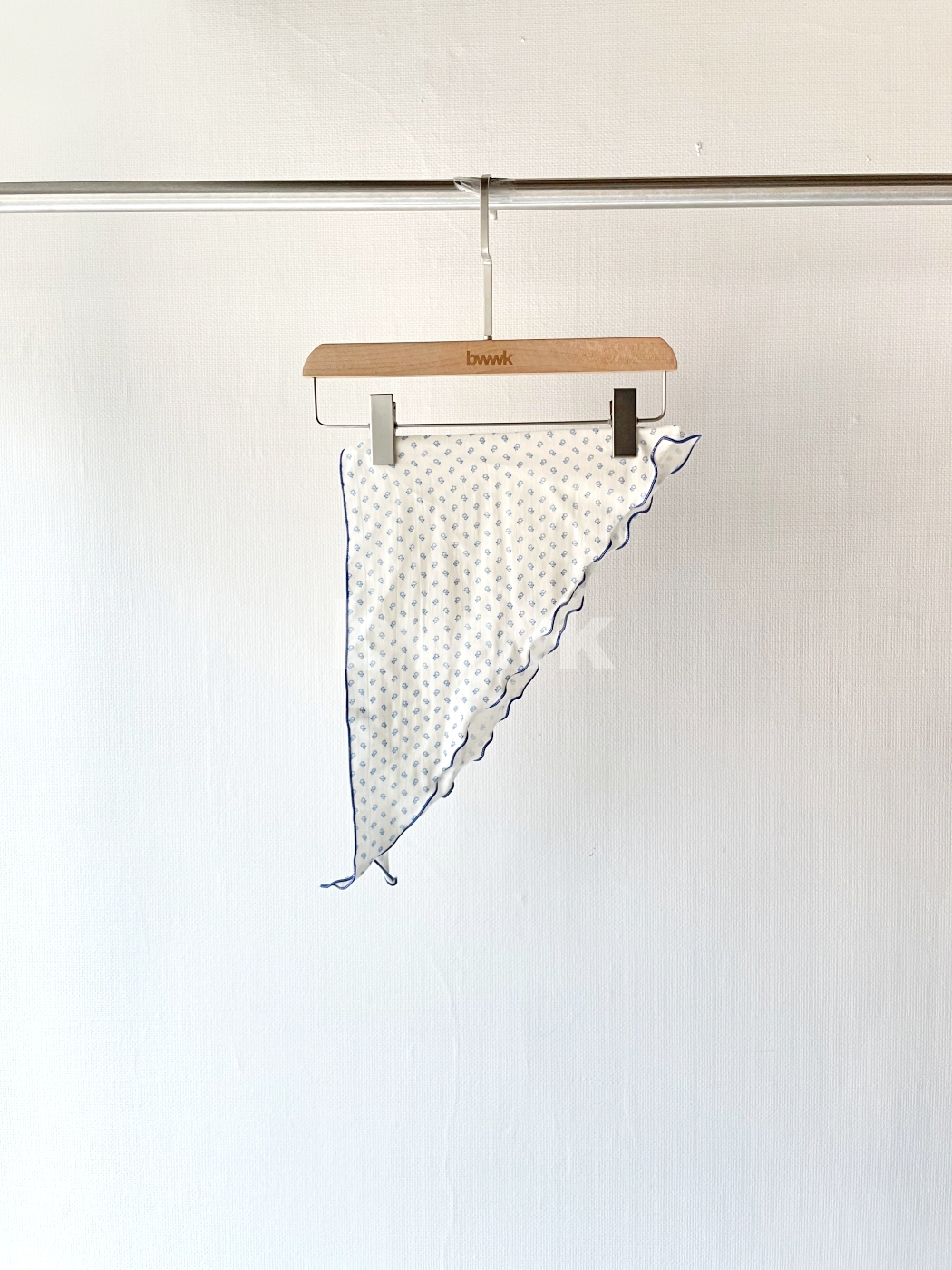 小花木耳邊三角巾-白