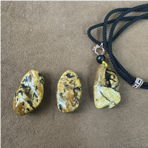 0414gz34-GZday1-撫順琥珀4月-撫順幹白花籽料吊墜（A34）