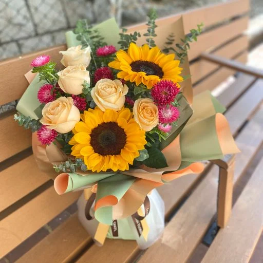 W - Graduation Sunflower_CON38005
