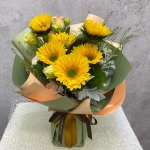 W - Sunflower Series - Graduation Sunflower_CON35010