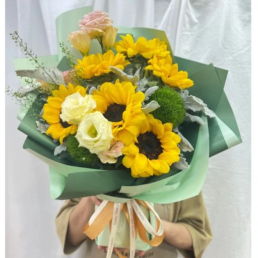 W - Sunflower Series - Graduation Sunflower_CON35010