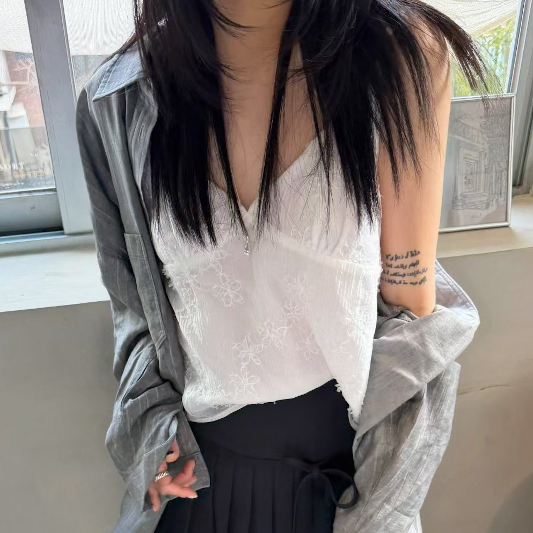 AS15小胸首選!細緻小花V領背心(白/黑)