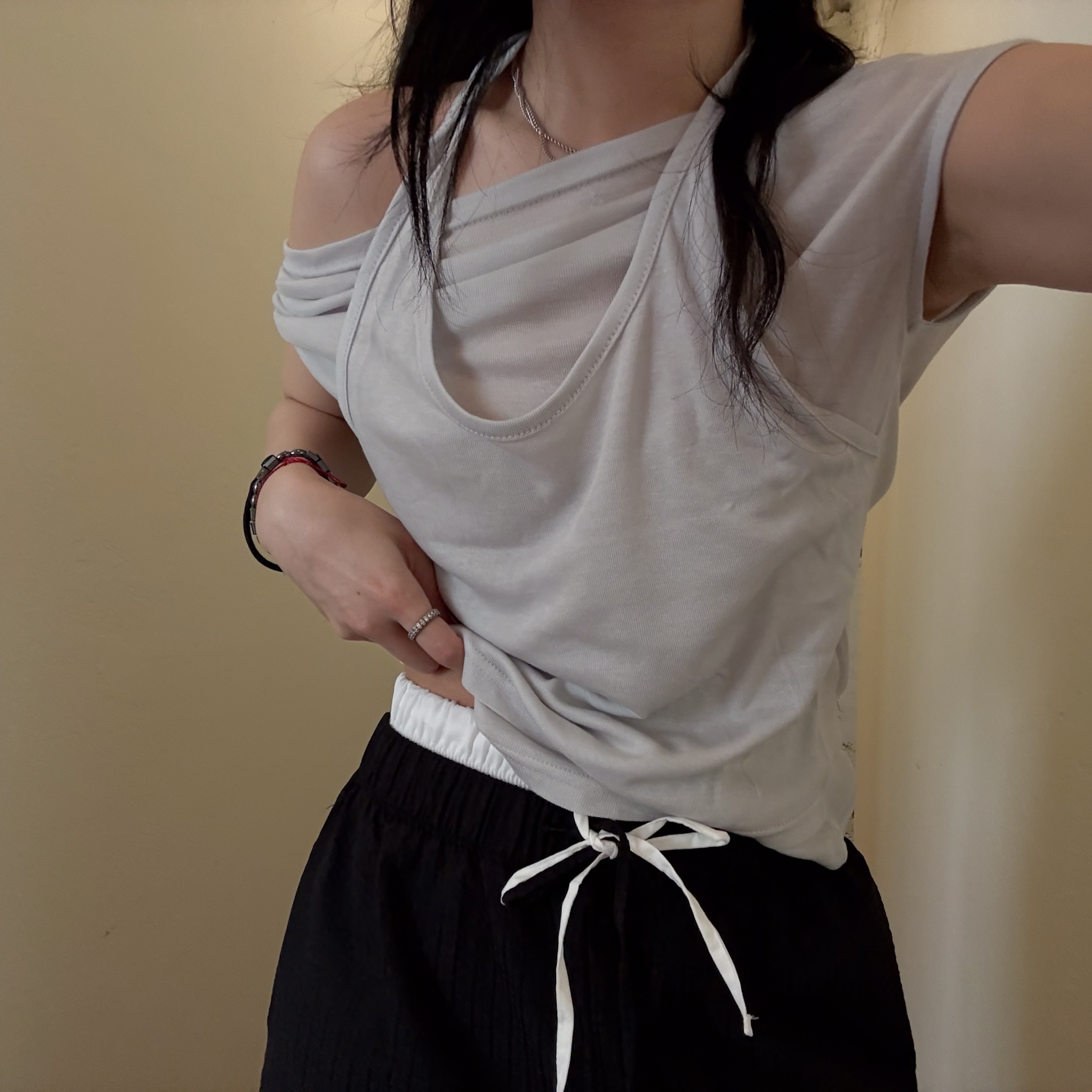 AS16造型不對稱假兩件繞脖透透T(白/灰綠/黑)