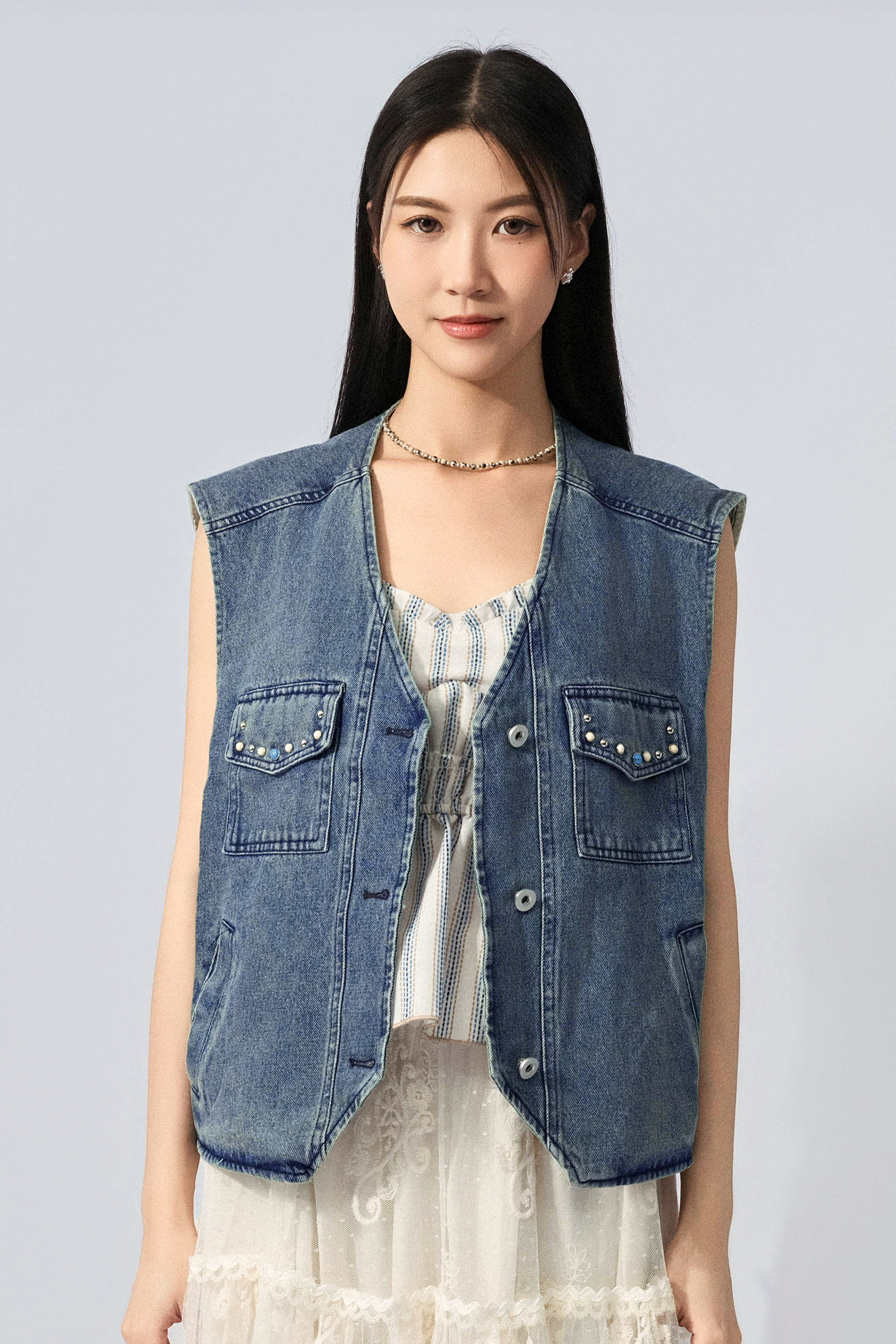 牛仔撞釘背心外套 (預購產品）