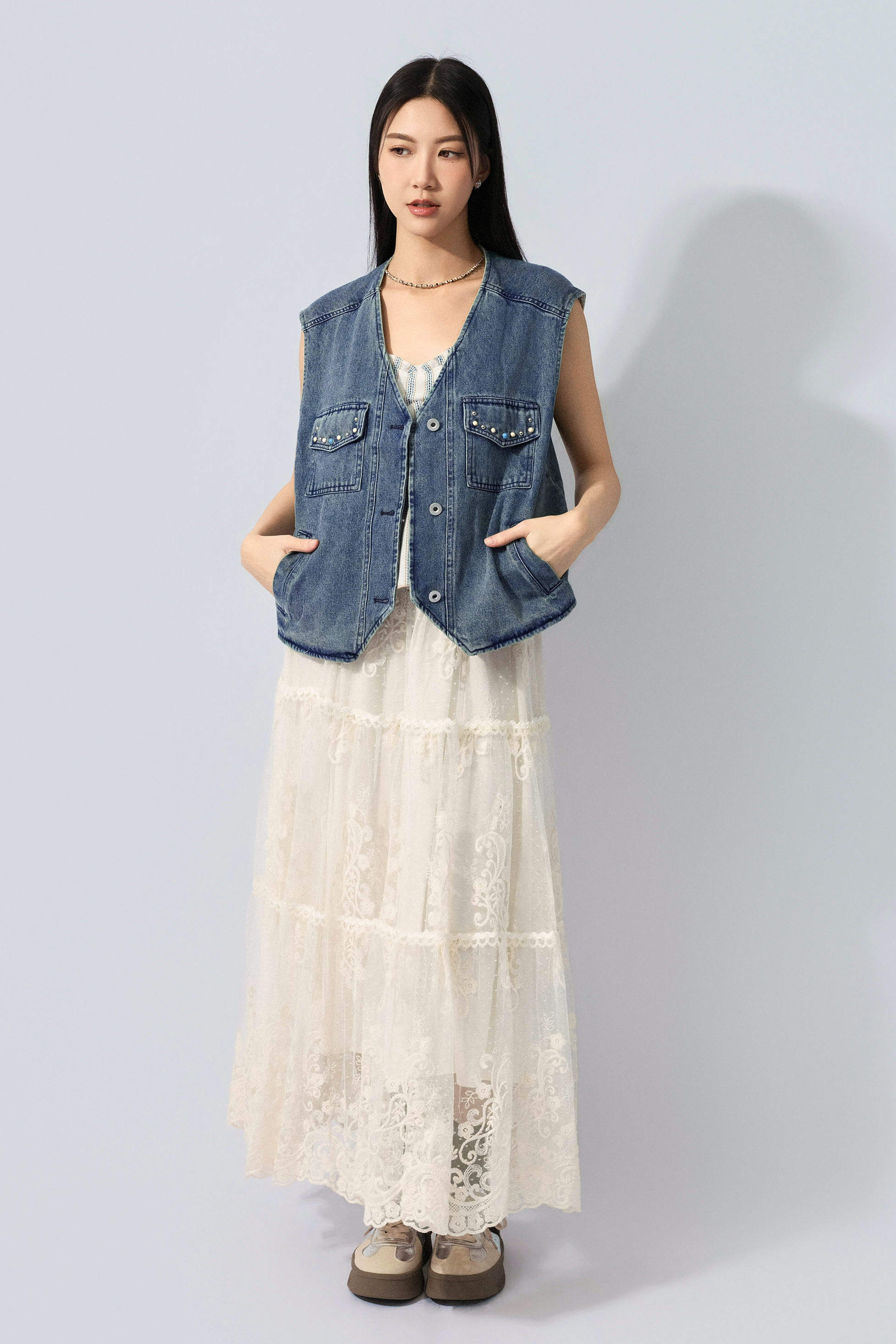 牛仔撞釘背心外套 (預購產品）