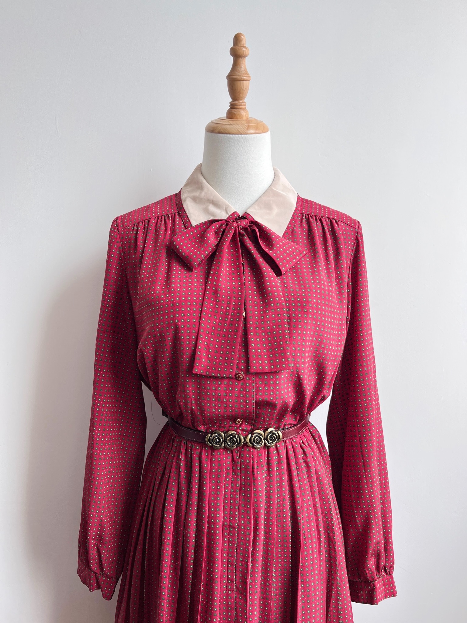 Romantic burgundy bow vintage dress