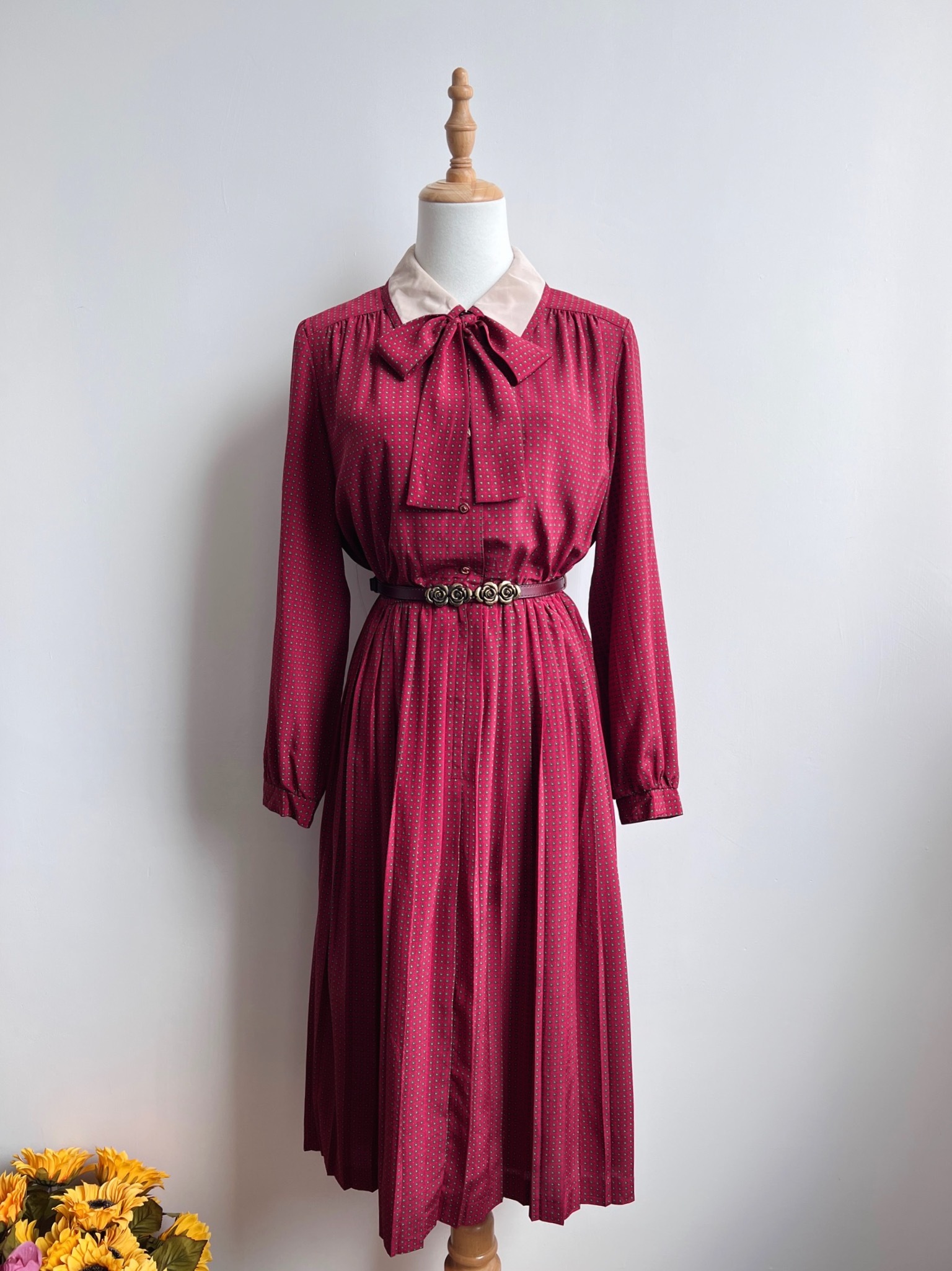 Romantic burgundy bow vintage dress