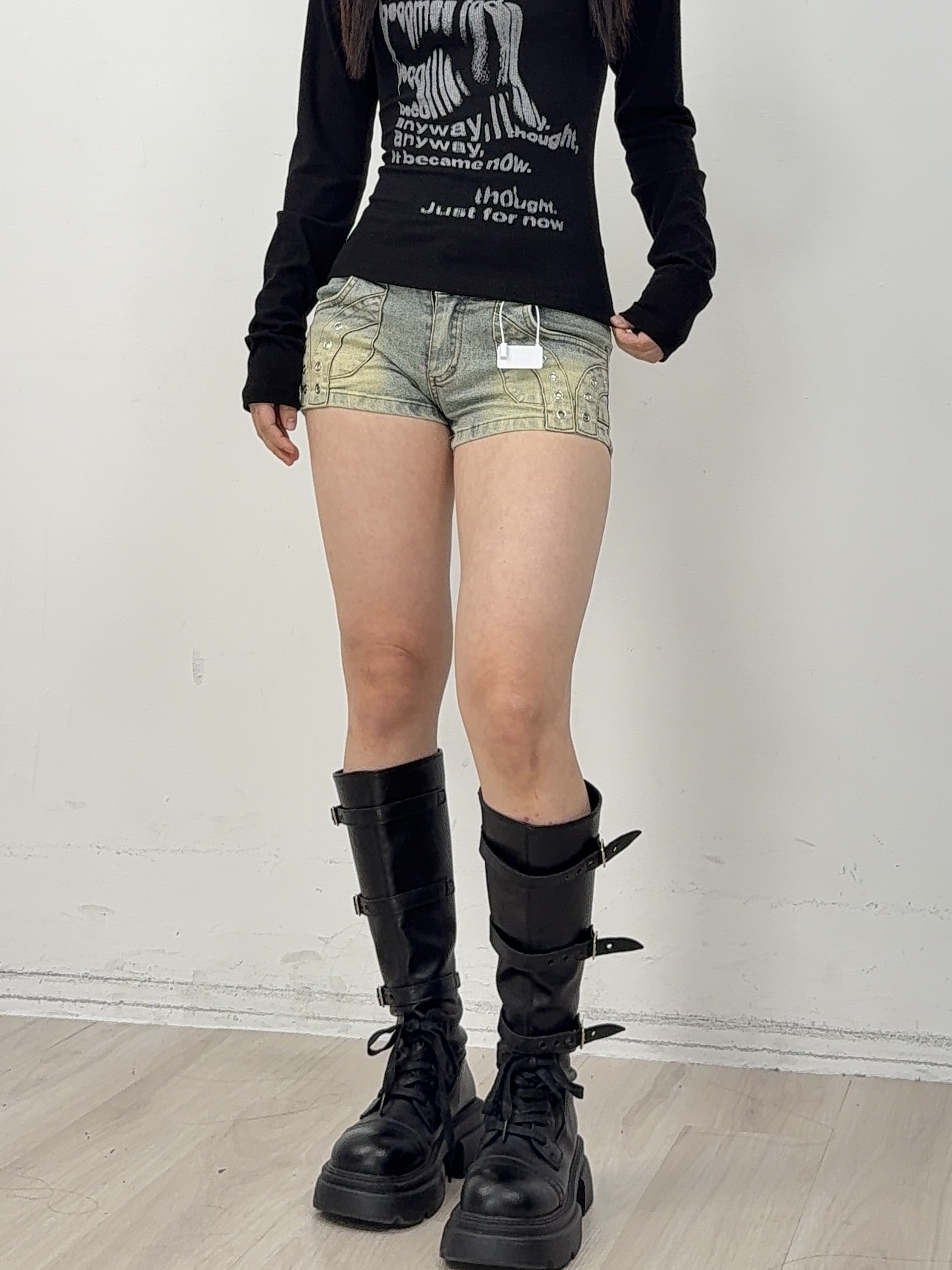 B200高腰卯釘牛仔短褲