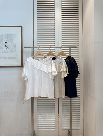 YE024 FAVE 駁頭LACE花拼接大荷葉上衣