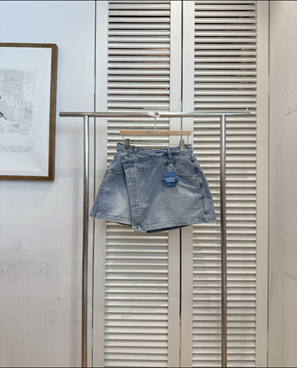 YE032 FAVE 斜扣修腰機能料牛仔裙褲 淺藍色