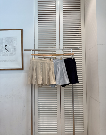 YE035 FAVE 4粒扣棉麻傭懶感短褲