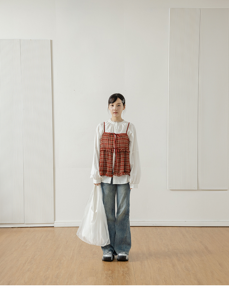 Ruffled plaid strappy spaghetti strap blouse/vest, available in two colors.【01099632】in stock+pre-order