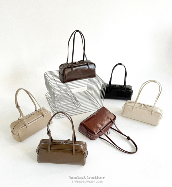 YE040 bucks&leather 法式吐司包 中號 約長 26cm × 高 14cm，底寬 8cm，背帶總長 55cm