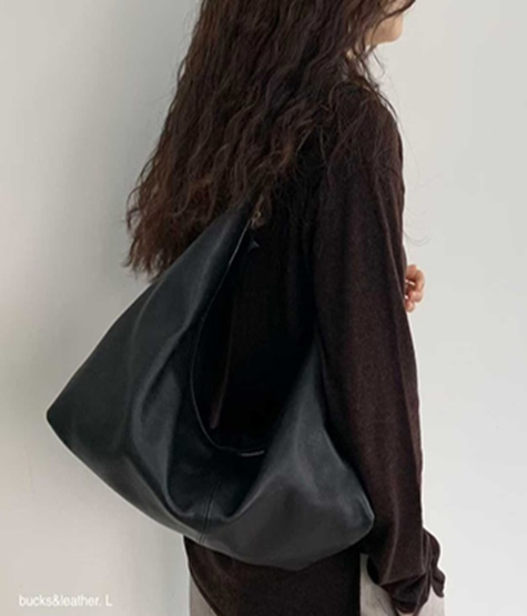 YE058 bucks&leather SWING 三角包 (L size) 羊皮 約長 38cm × 高 20cm，包底厚12cm