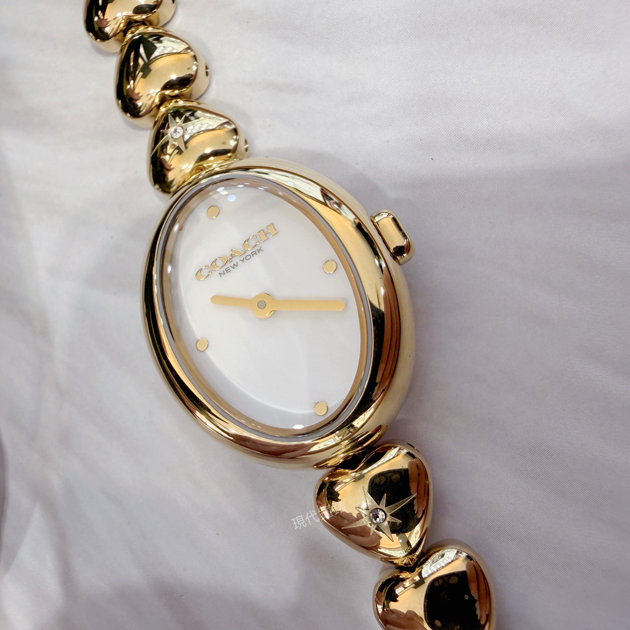 【COACH】Sammy 時尚橢圓愛心造型金色女錶CO14504638 22mm 現代鐘錶
