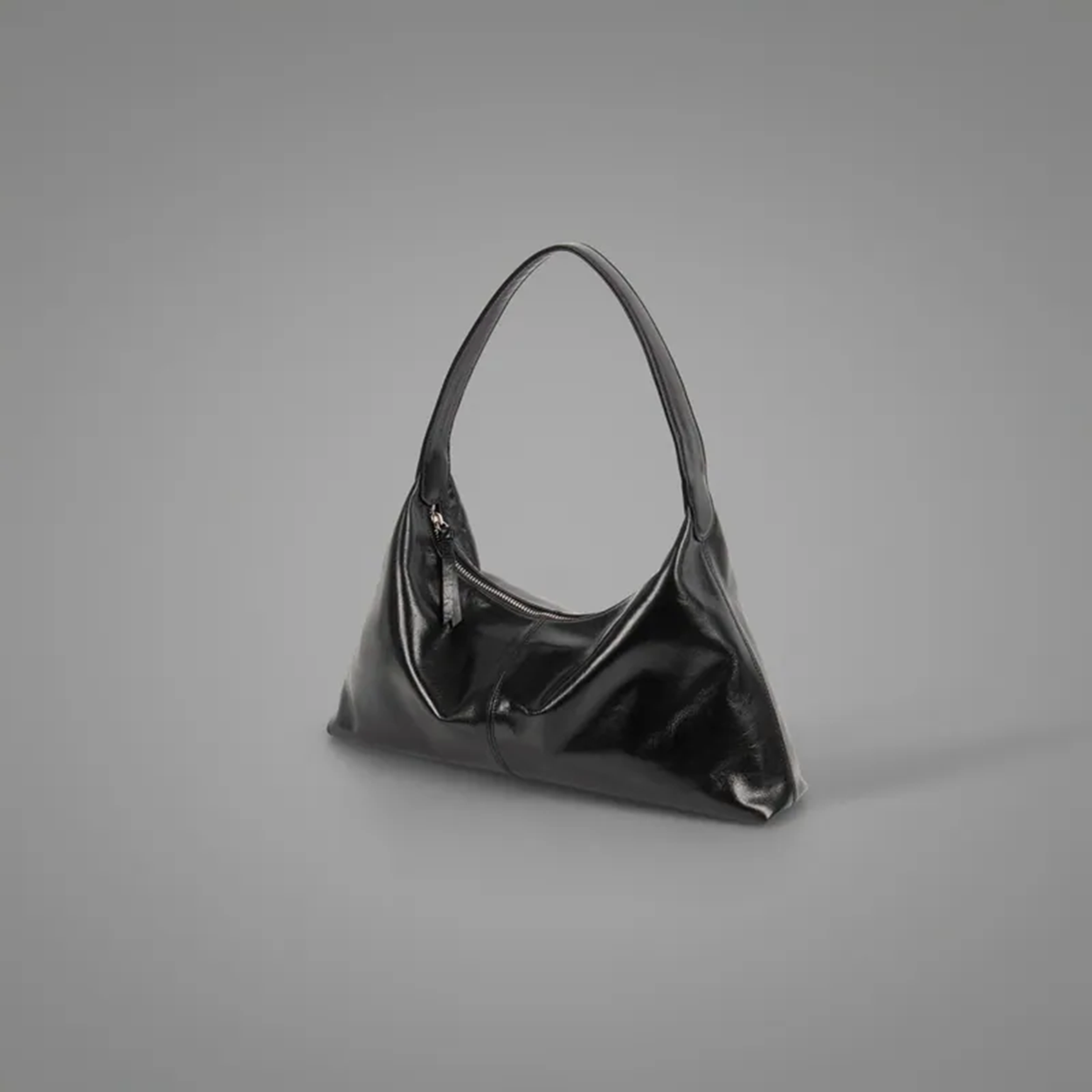 YE050 bucks&leather 法式風莫奈包 約長 30cm × 高 20cm，底寬 6.5cm，背帶長43cm