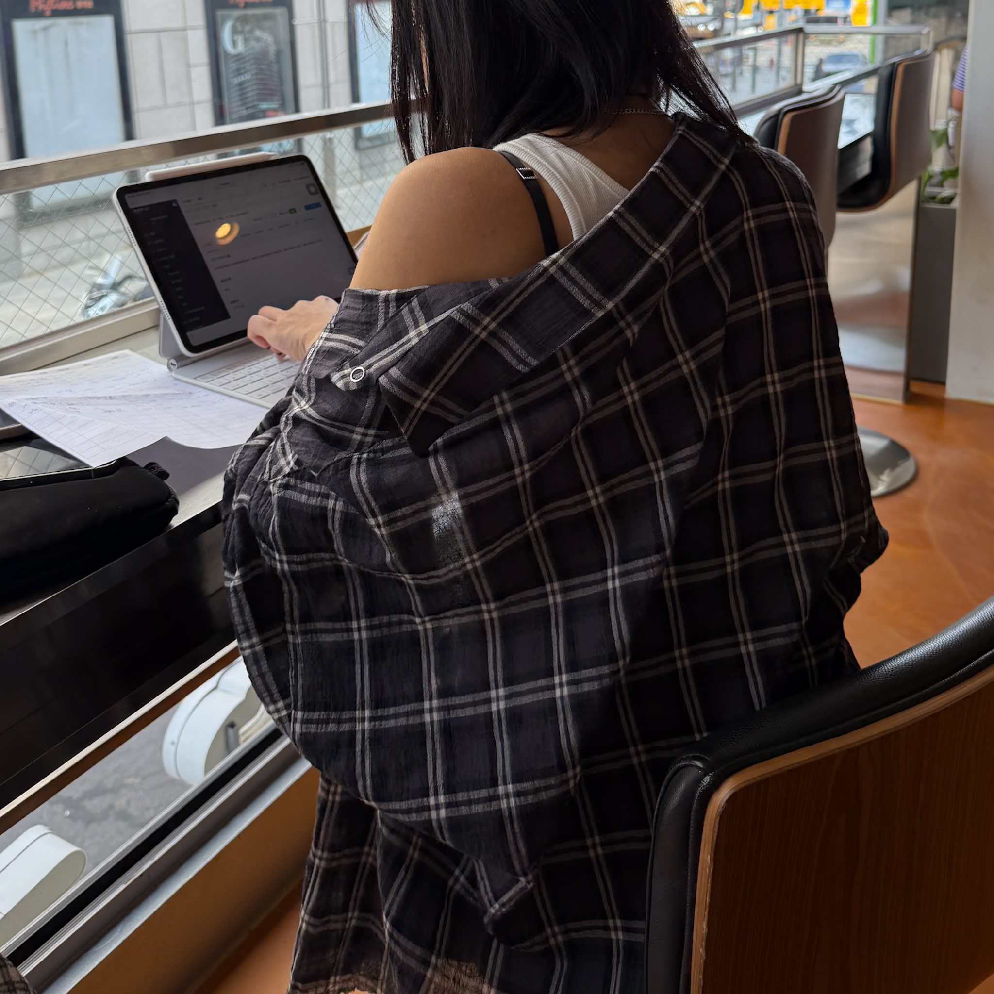 AS12歐膩粉絲都要有的春款不易皺格紋襯(岩灰/燕麥咖)