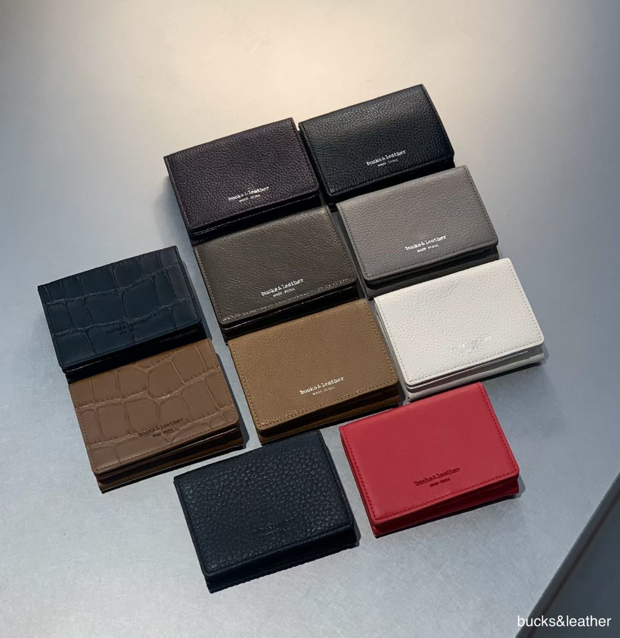 YE053 bucks&leather 3摺款銀包 對摺長 9.5cm × 高 7.5cm