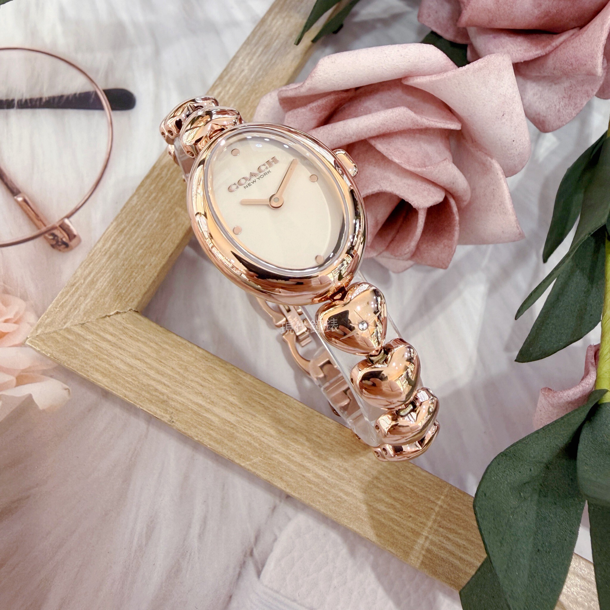 【COACH】Sammy 時尚橢圓愛心造型女錶CO14504640 22mm 現代鐘錶