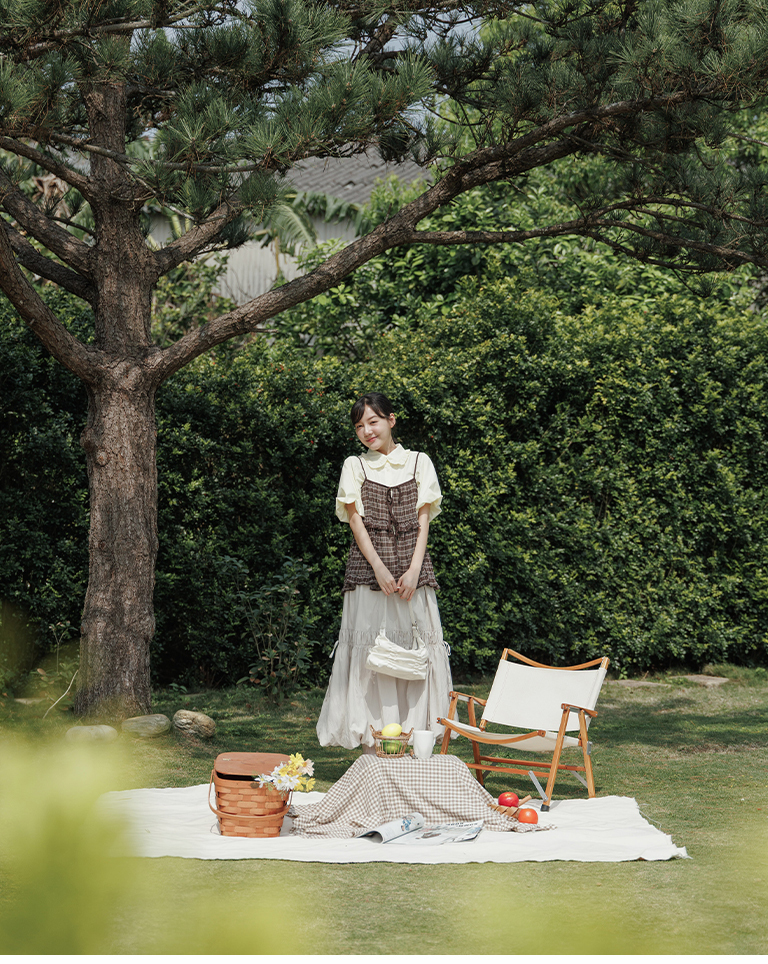 Ruffled and trimmed design, tied-up balloon maxi dress, available in two colors.【03021764】in stock+pre-order