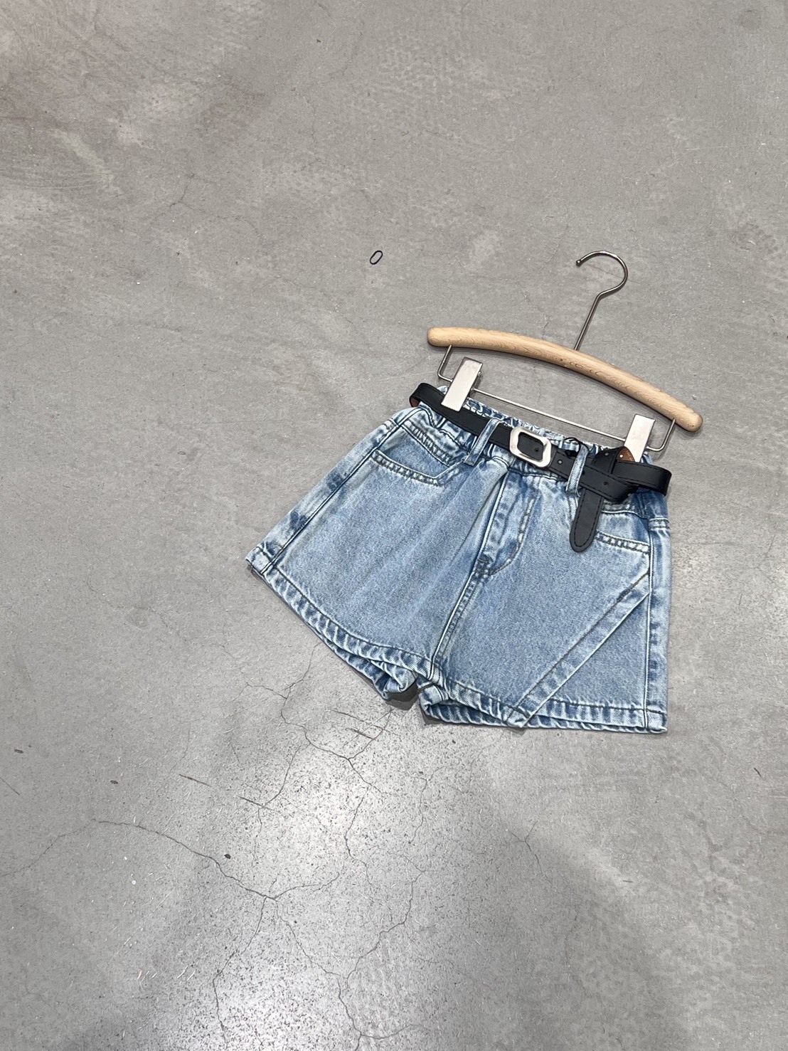 簡約造型牛仔短褲