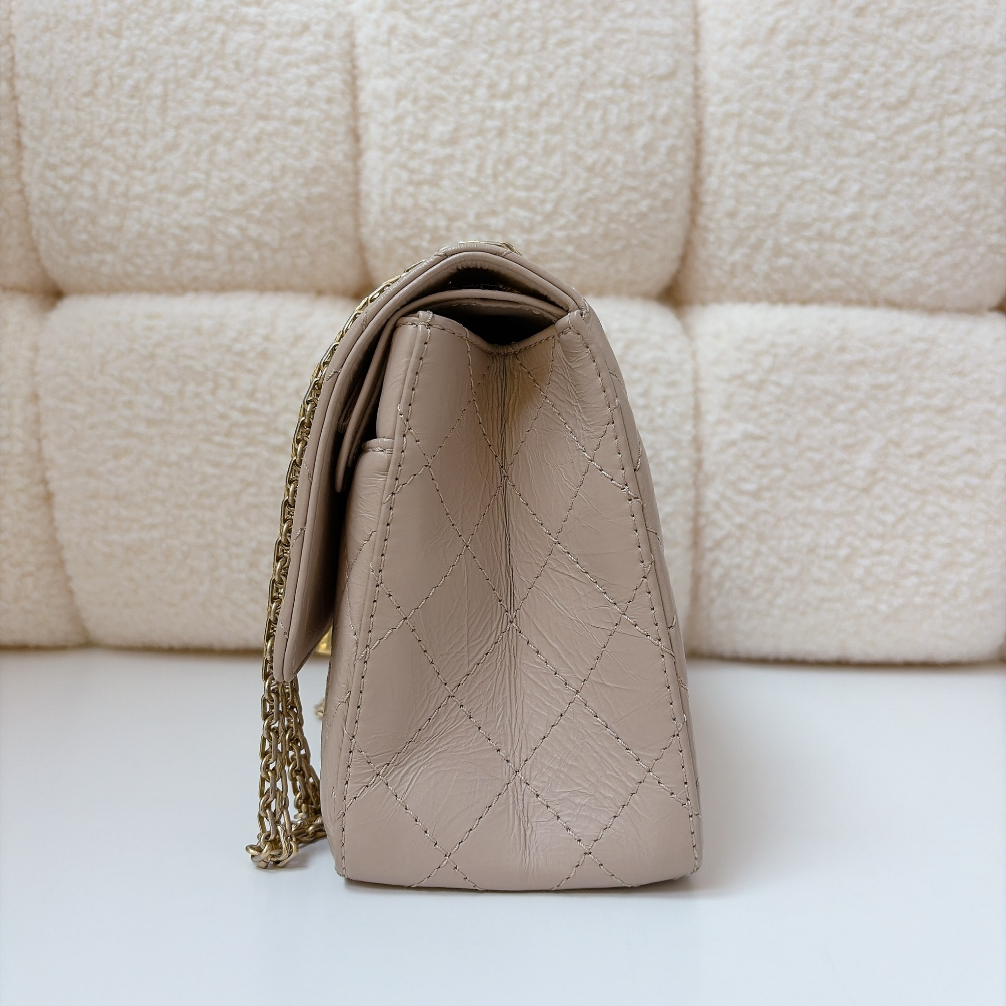 Chanel Chanel 2.55 Reissue - Beige / GHW