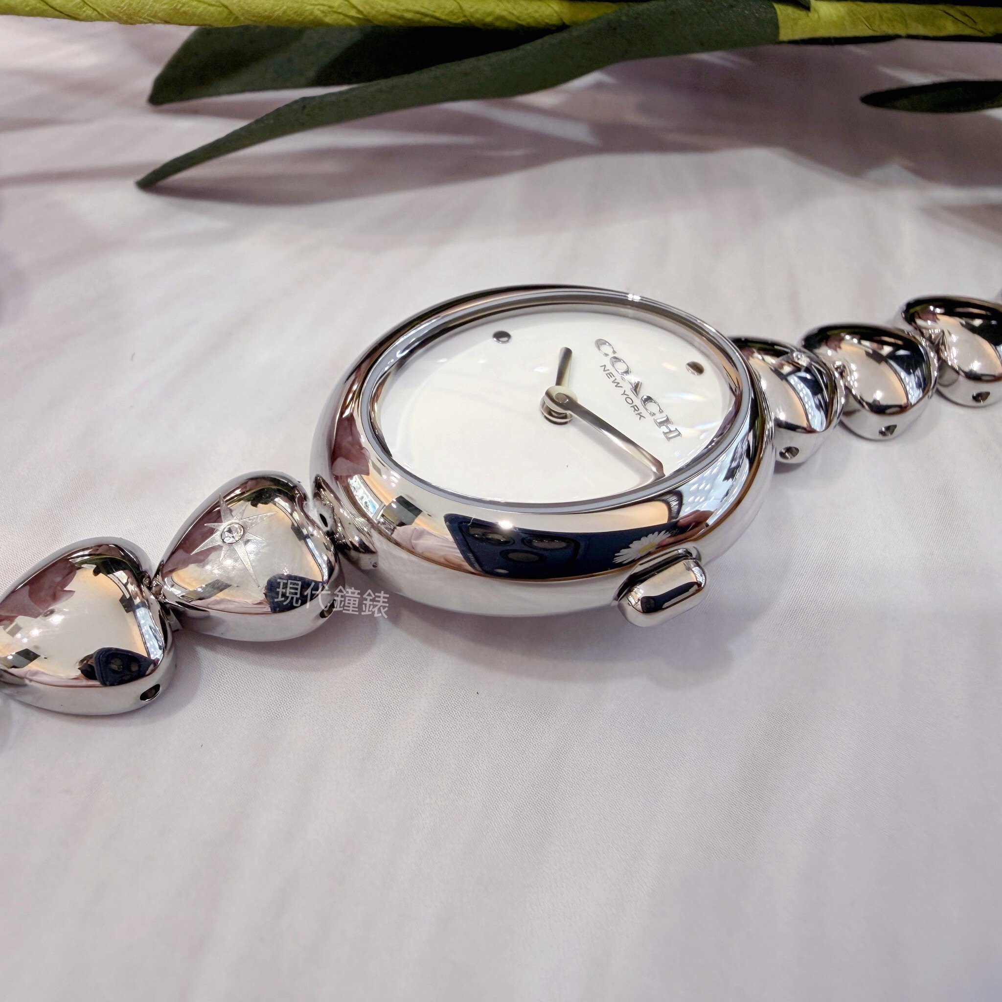 【COACH】Sammy 時尚橢圓愛心造型銀色女錶CO14504639 22mm 現代鐘錶