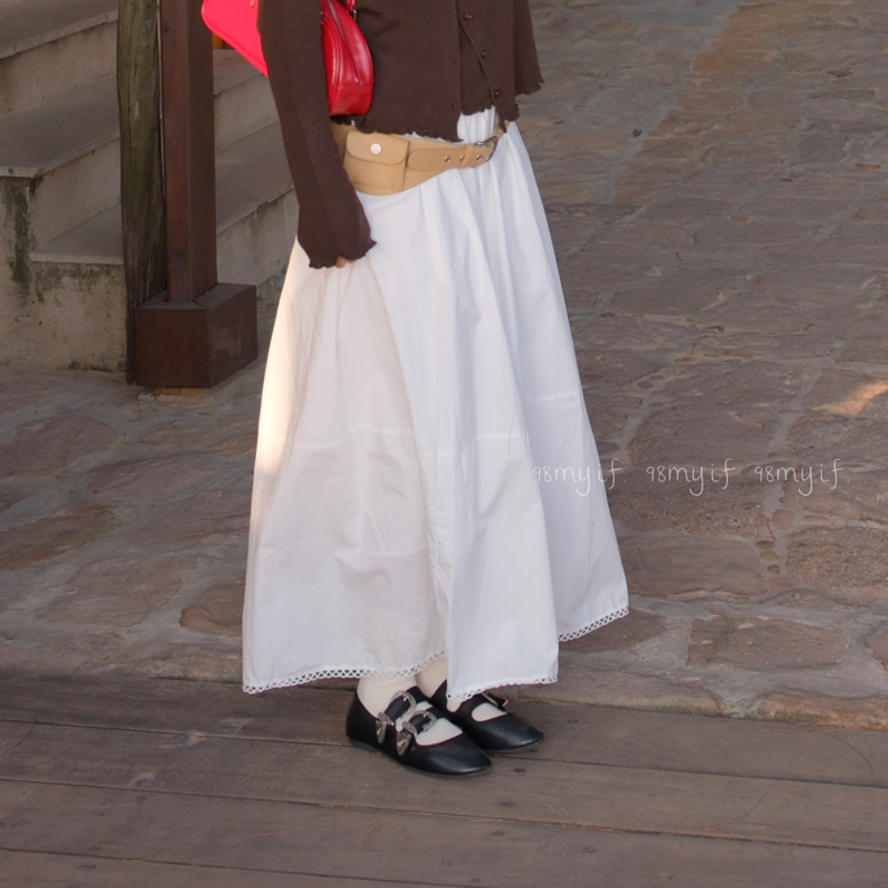 A12 有口袋的小花邊長裙