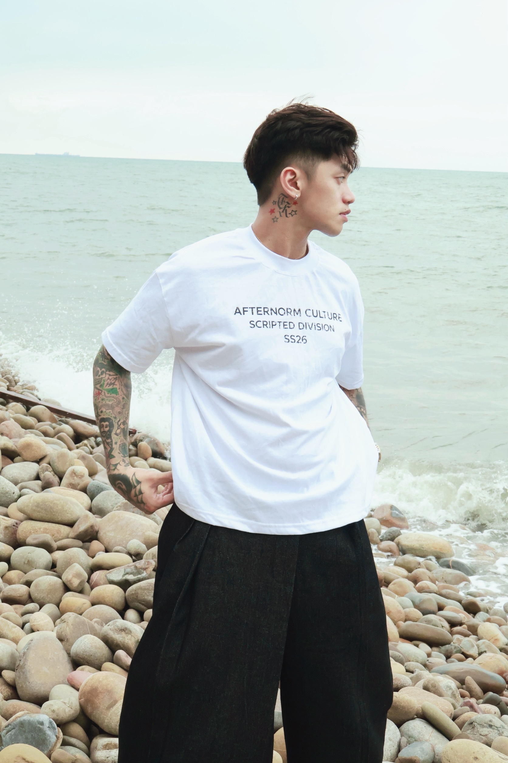 《S.V》AFTERNORM 英文標語短T