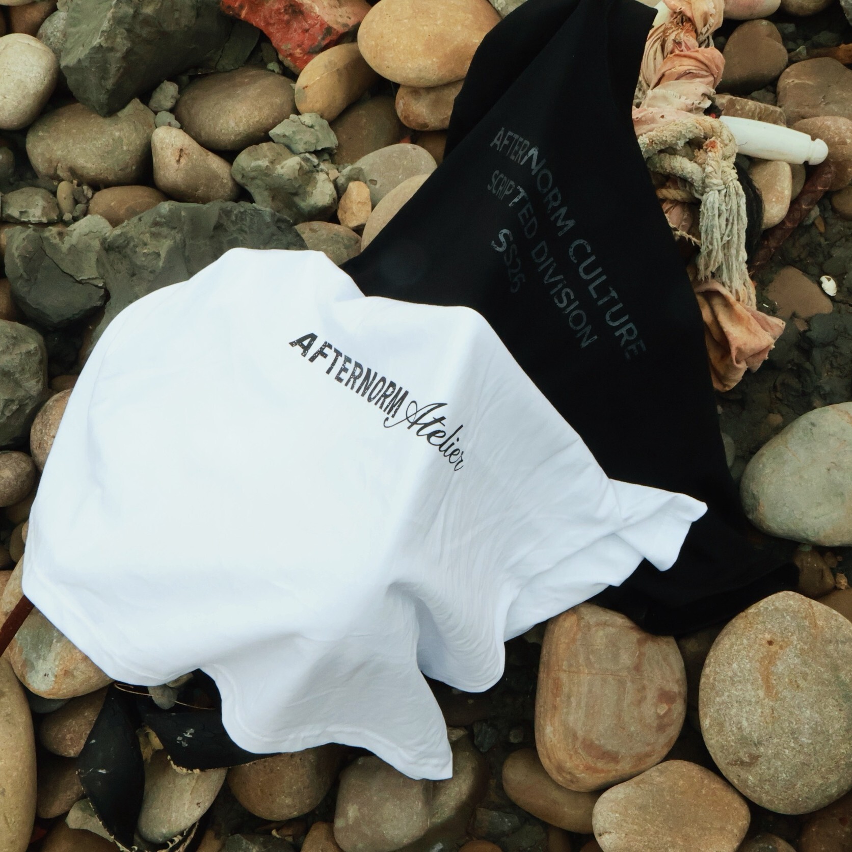 《S.V》AFTERNORM 英文標語短T