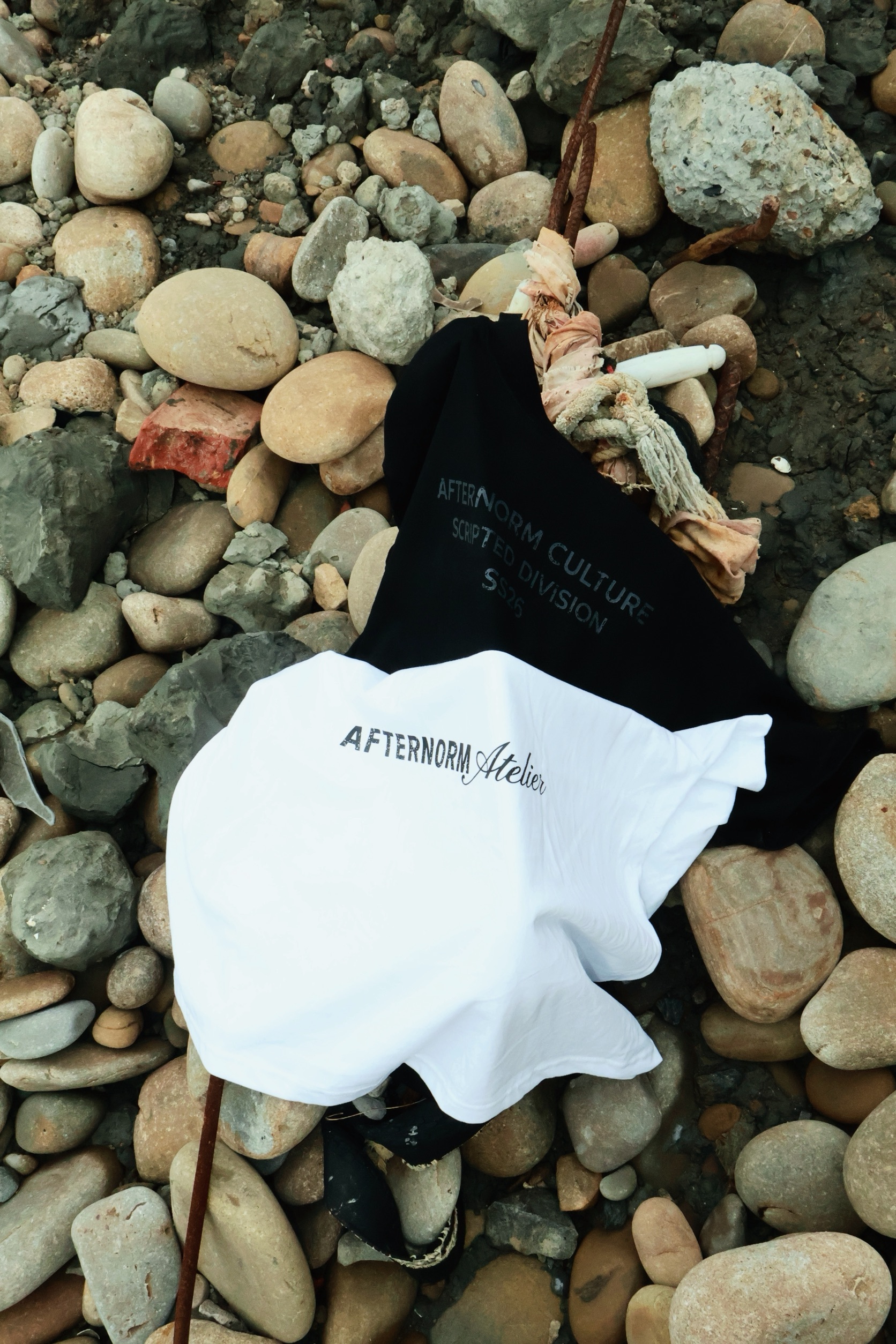 《S.V》AFTERNORM 英文標語短T