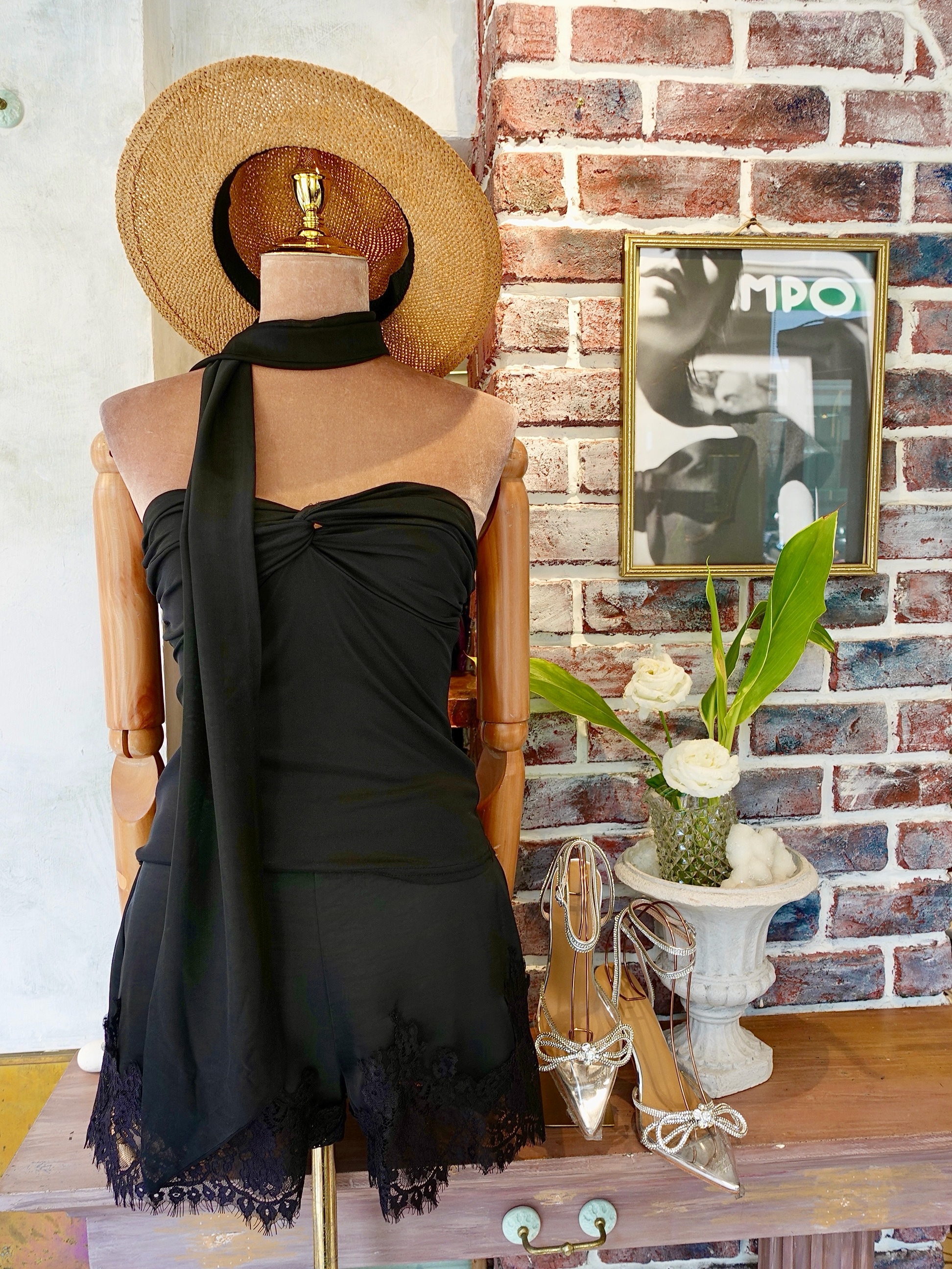 Little Love黑色緞面蕾絲飾邊短褲