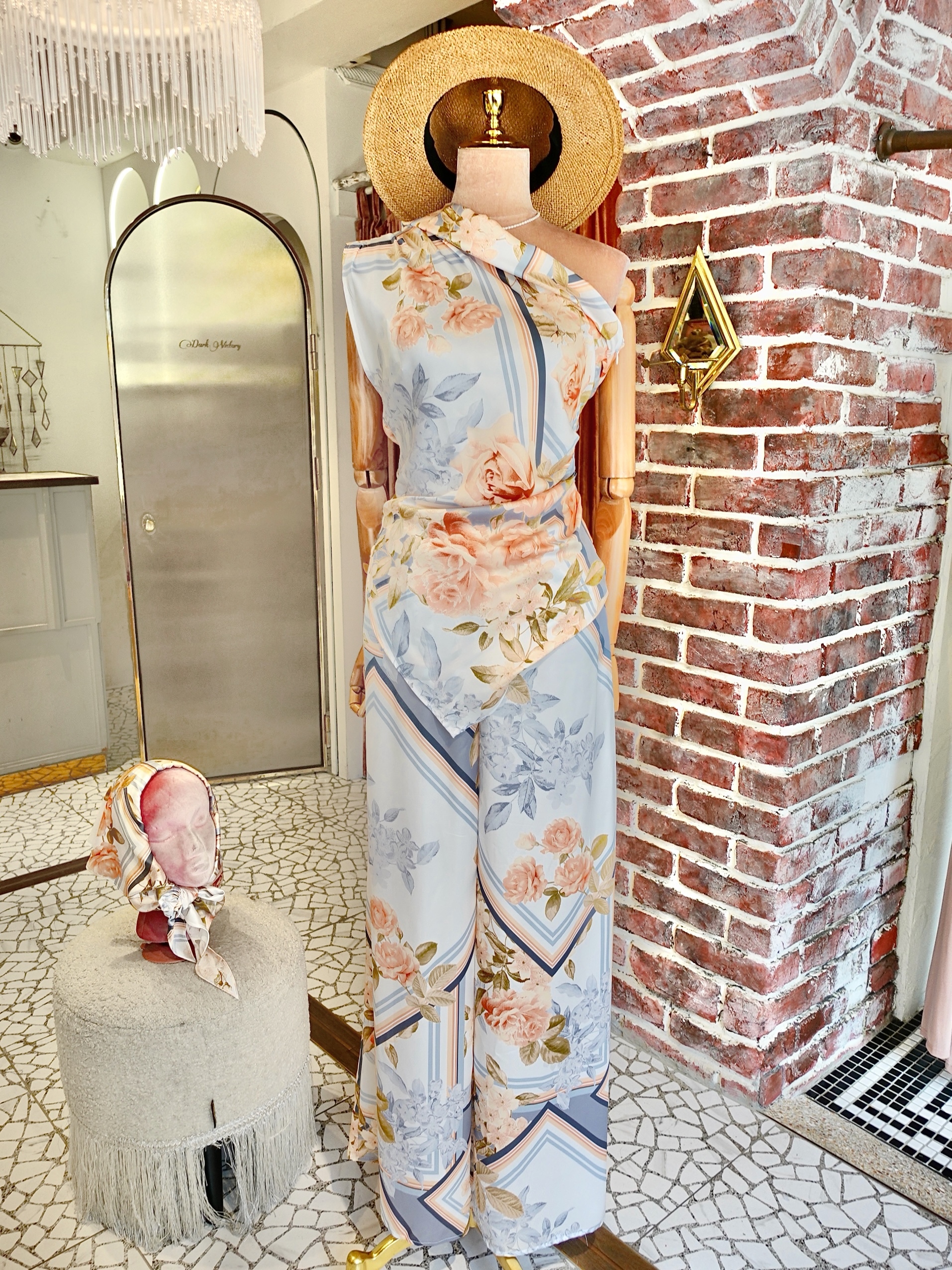 Llght Blue淡藍色緞面印花單肩+頭巾+ 高腰連身長寬褲套裝