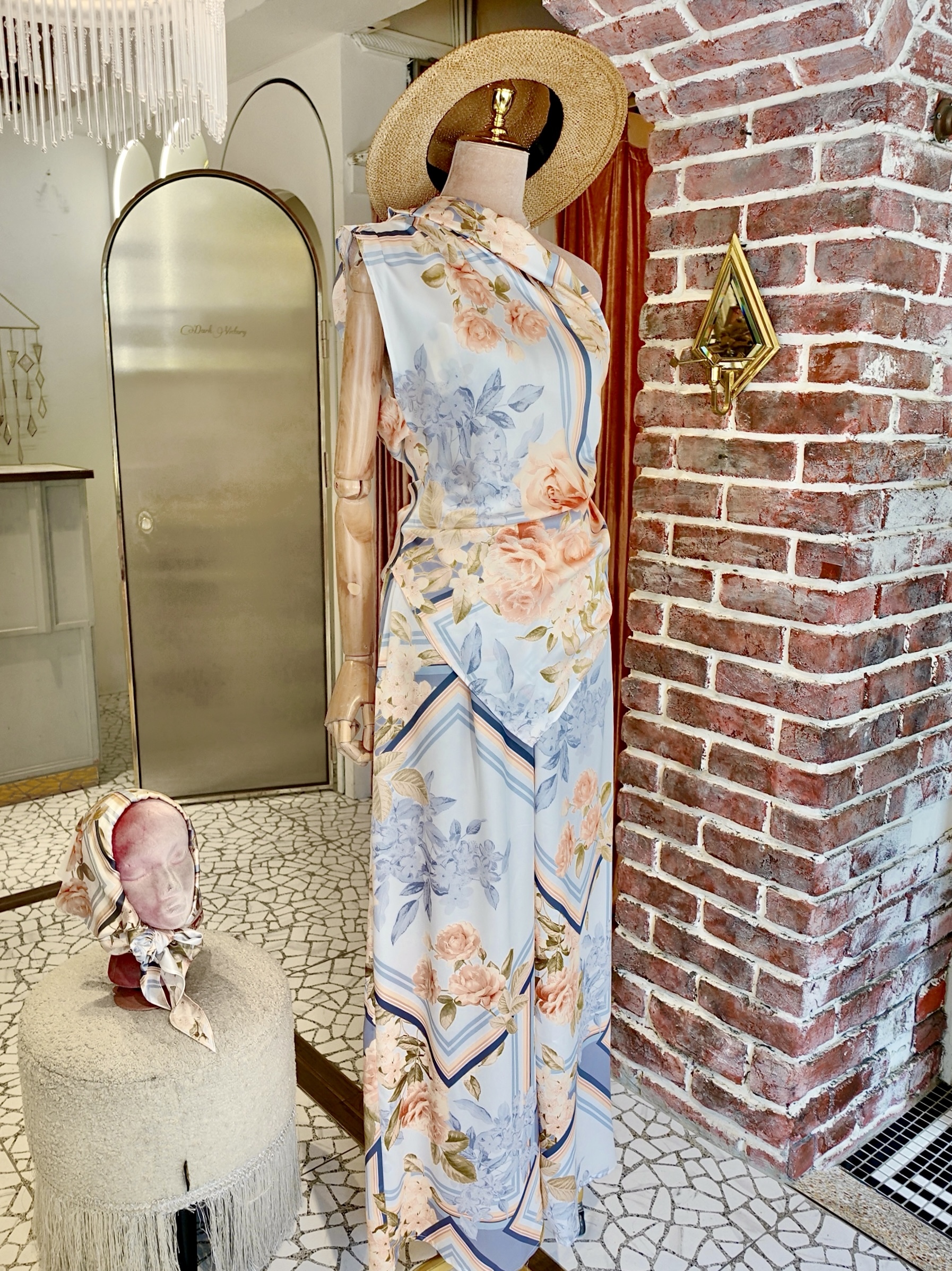 Llght Blue淡藍色緞面印花單肩+頭巾+ 高腰連身長寬褲套裝